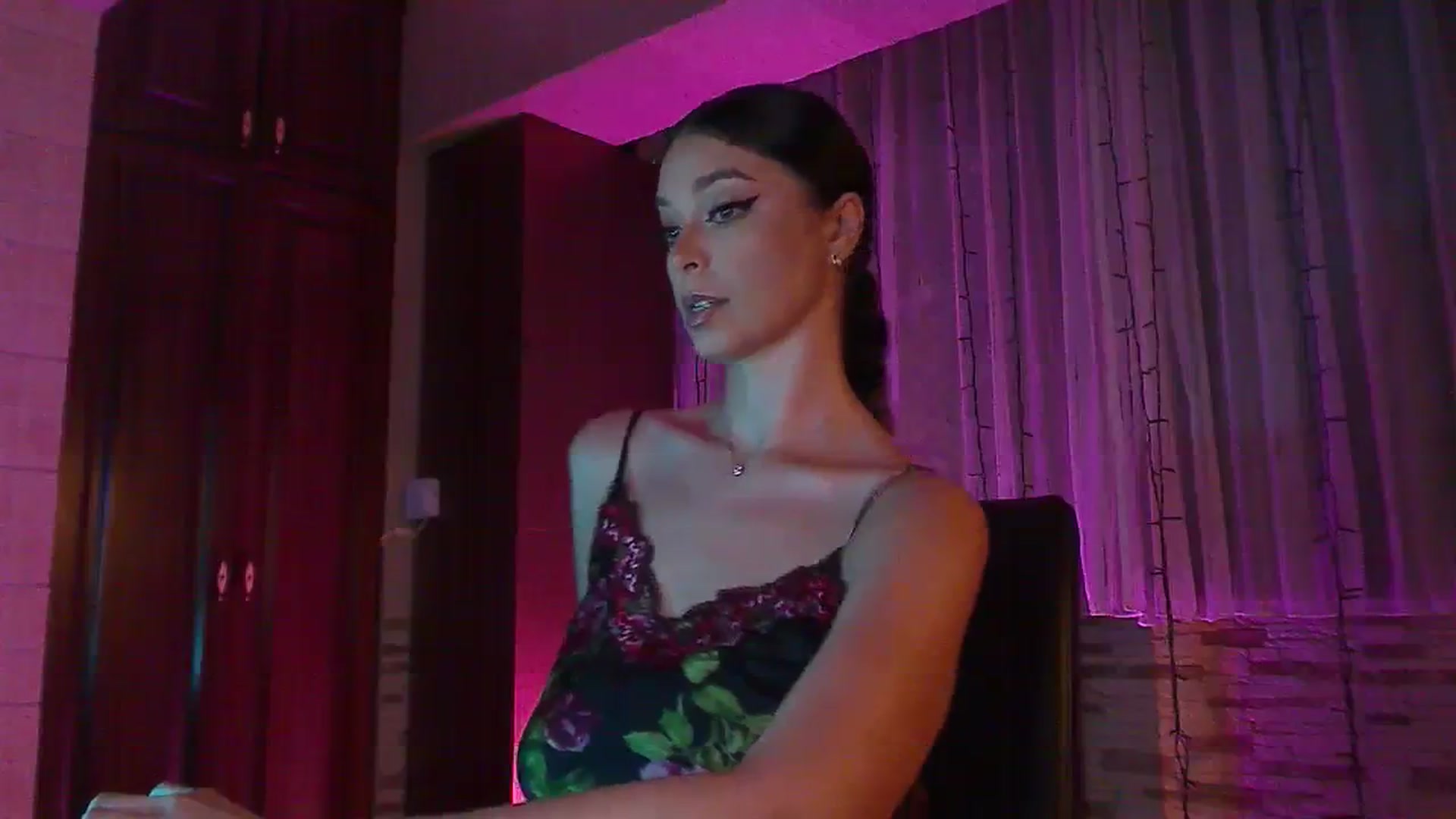 Gallery image thumbnail from No_bo_dy's myfreecams stream on, 08/18/2023, 24:02 image 14 of 20