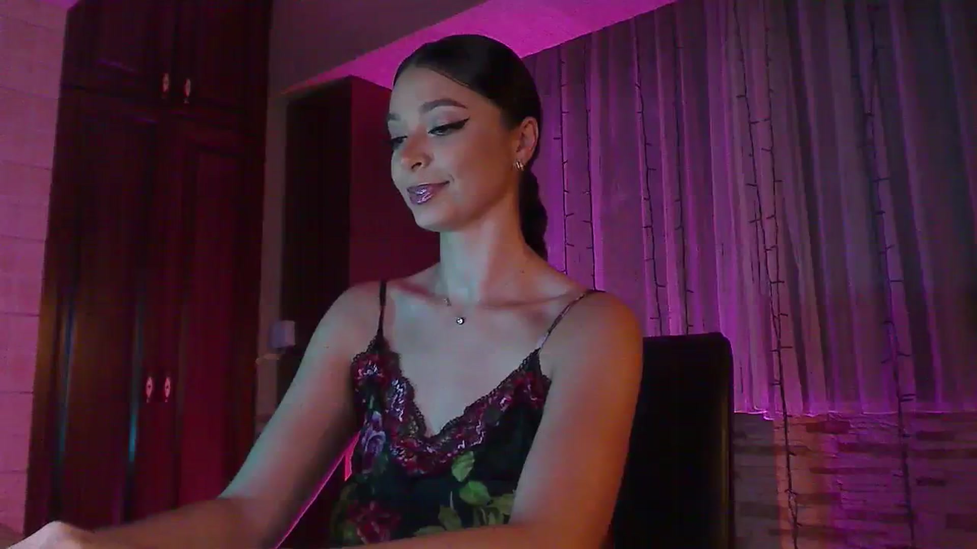 Gallery image thumbnail from No_bo_dy's myfreecams stream on, 08/18/2023, 24:02 image 5 of 20