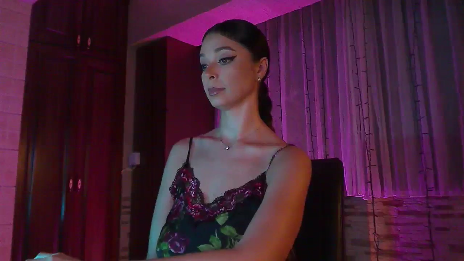 Gallery image thumbnail from No_bo_dy's myfreecams stream on, 08/18/2023, 24:02 image 19 of 20