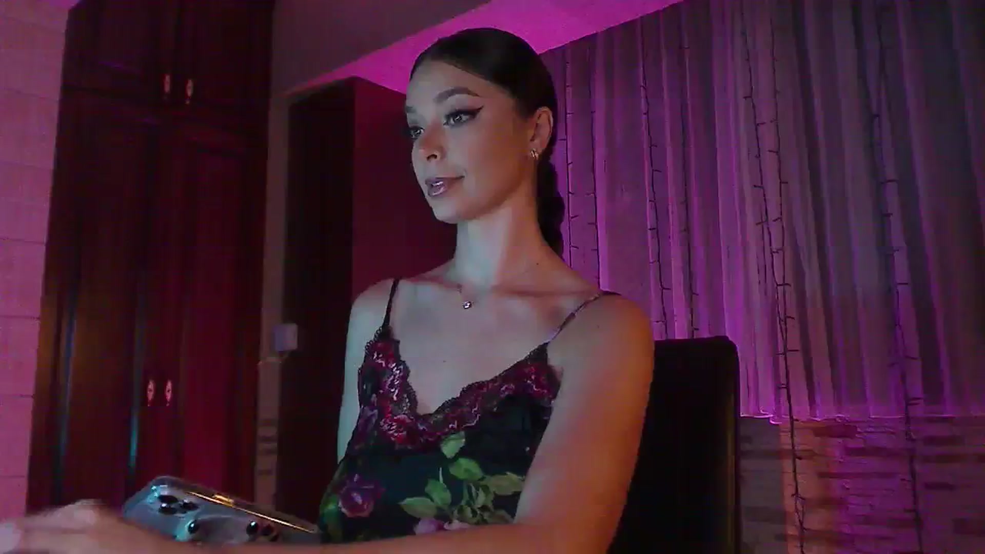 Gallery image thumbnail from No_bo_dy's myfreecams stream on, 08/18/2023, 24:02 image 7 of 20