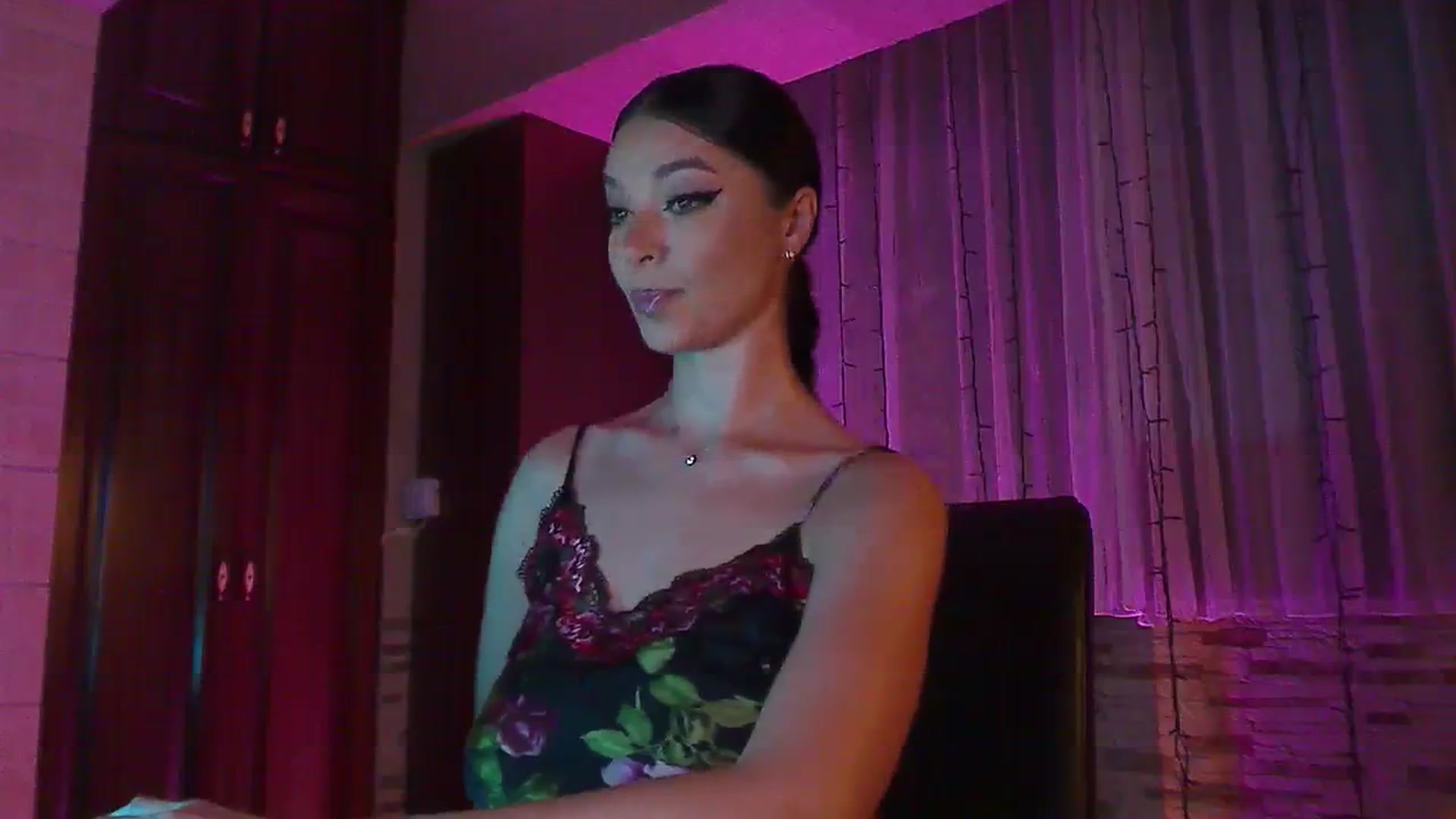 Gallery image thumbnail from No_bo_dy's myfreecams stream on, 08/18/2023, 24:02 image 4 of 20