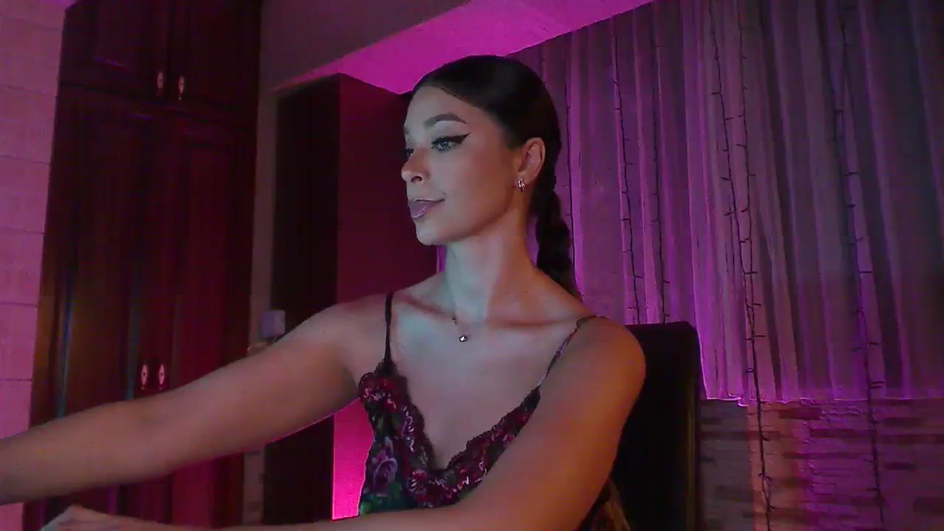 Gallery image thumbnail from No_bo_dy's myfreecams stream on, 08/18/2023, 24:02 image 16 of 20