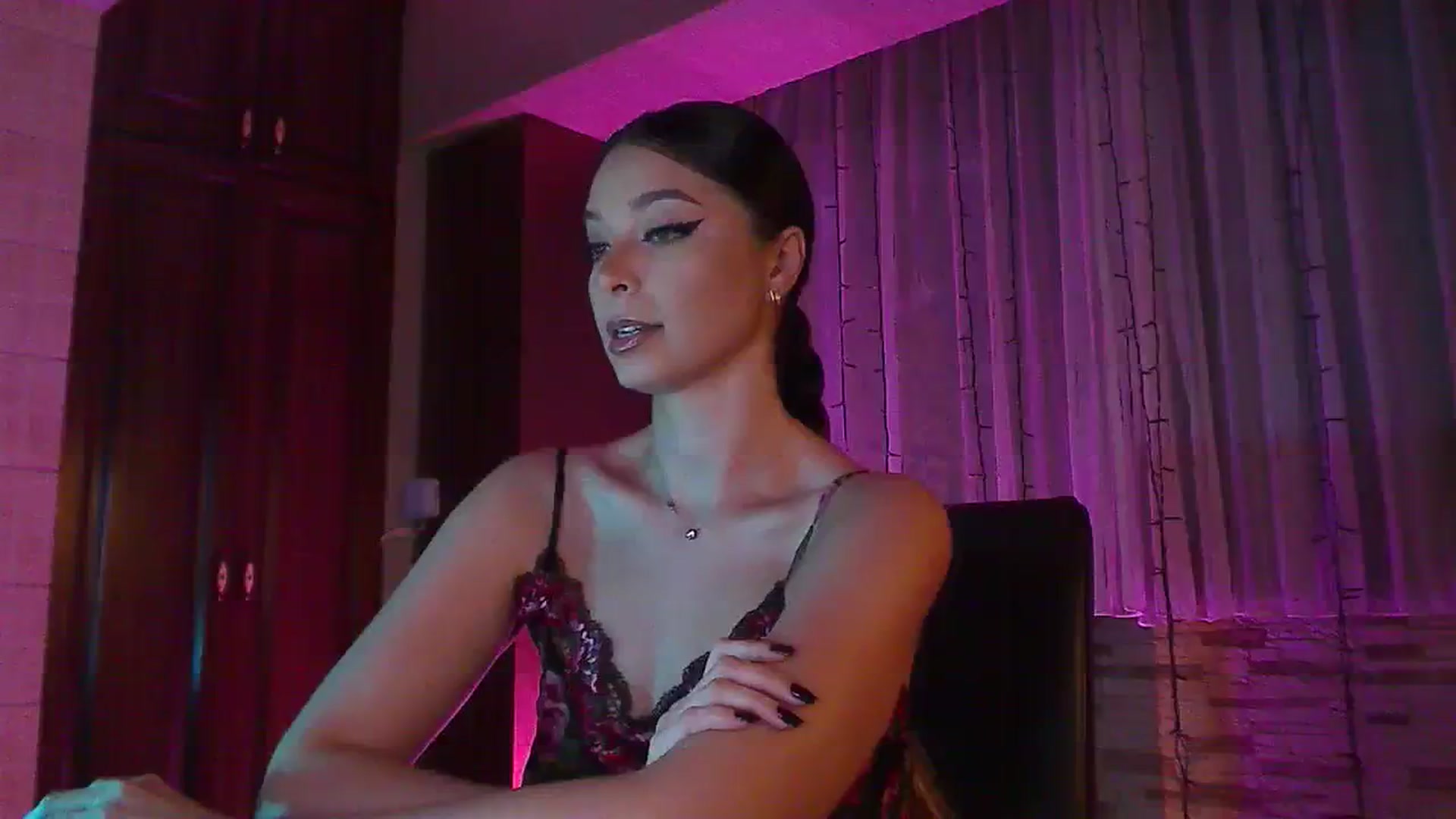 Gallery image thumbnail from No_bo_dy's myfreecams stream on, 08/18/2023, 24:02 image 10 of 20