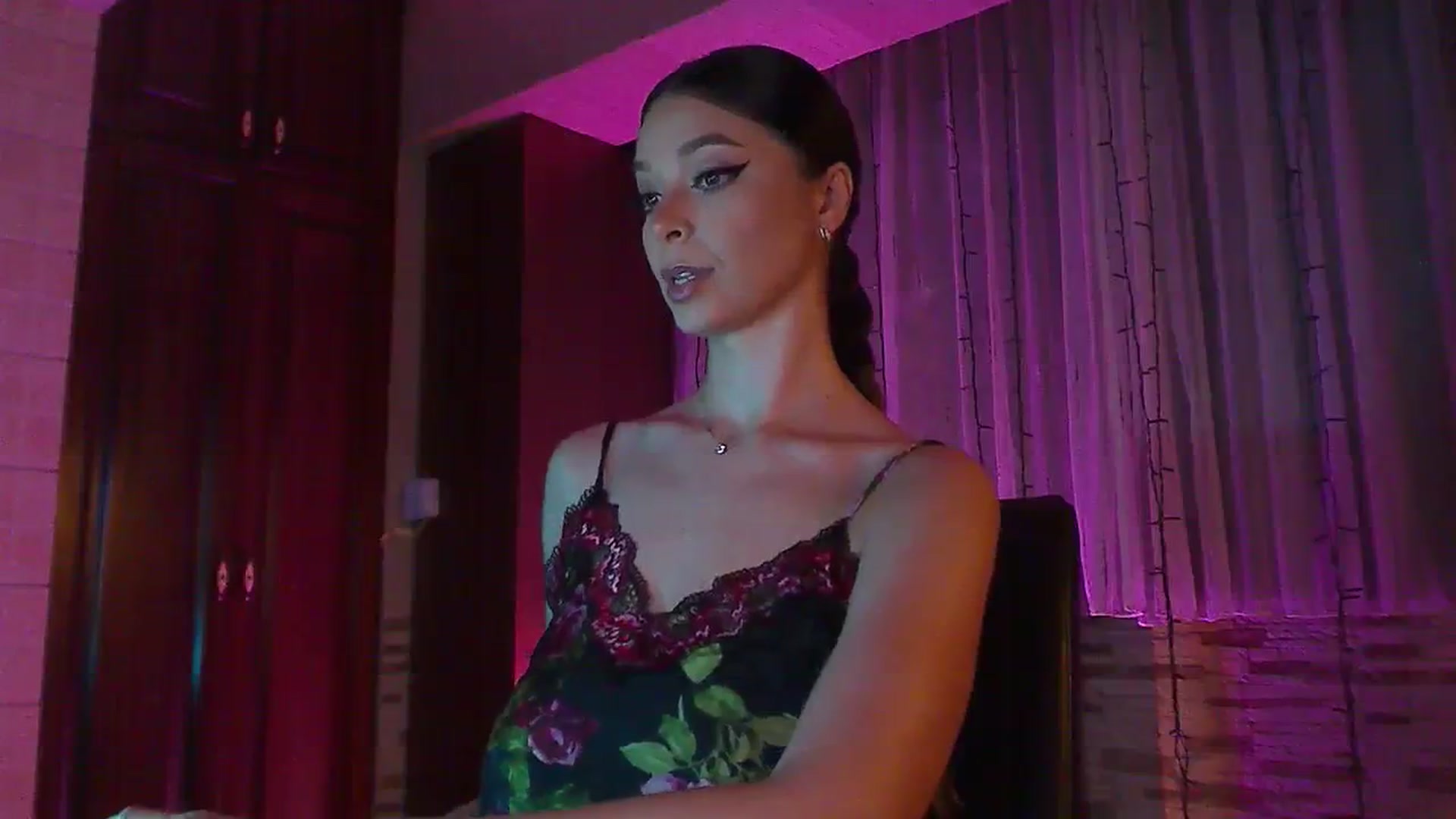 Gallery image thumbnail from No_bo_dy's myfreecams stream on, 08/18/2023, 24:02 image 20 of 20