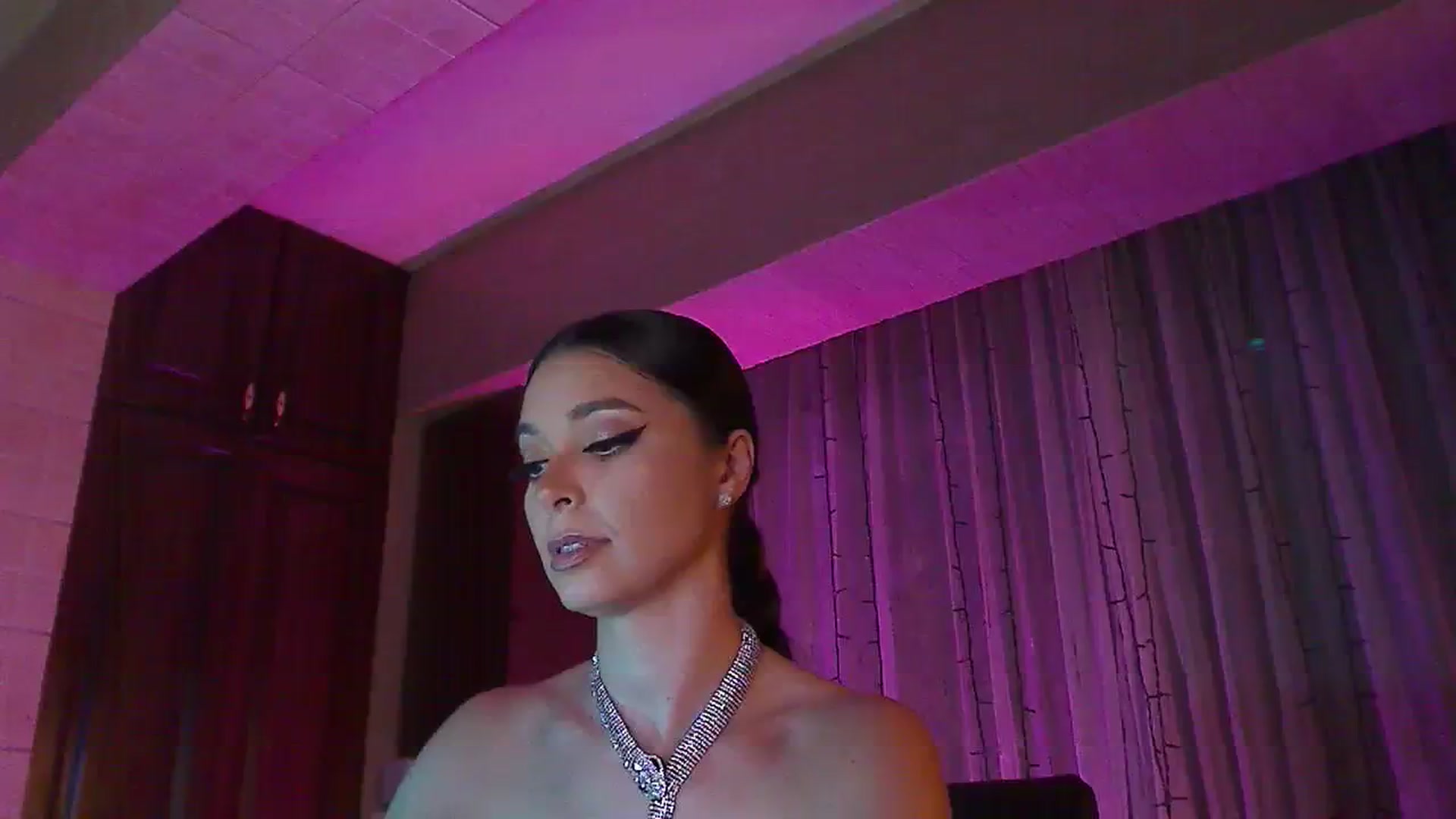 Gallery image thumbnail from No_bo_dy's myfreecams stream on, 08/20/2023, 01:16 image 16 of 20