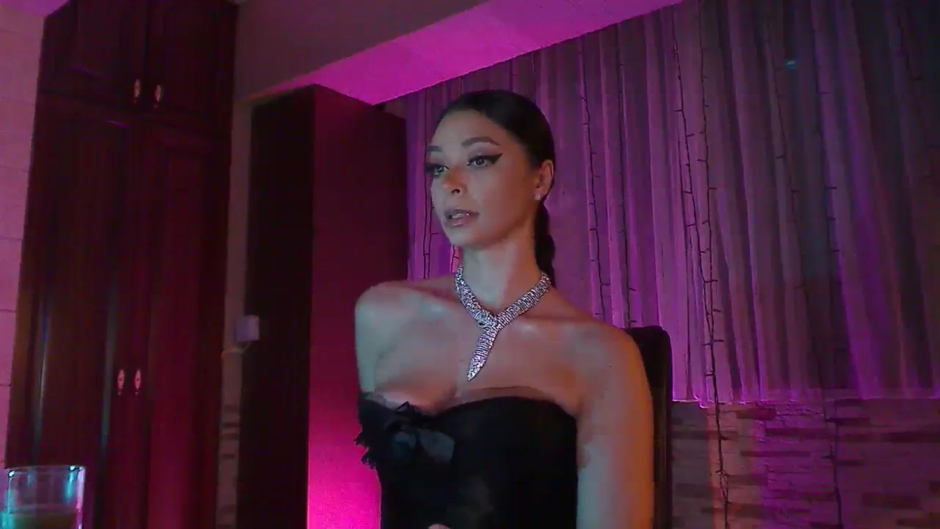 Gallery image thumbnail from No_bo_dy's myfreecams stream on, 08/20/2023, 01:16 image 8 of 20