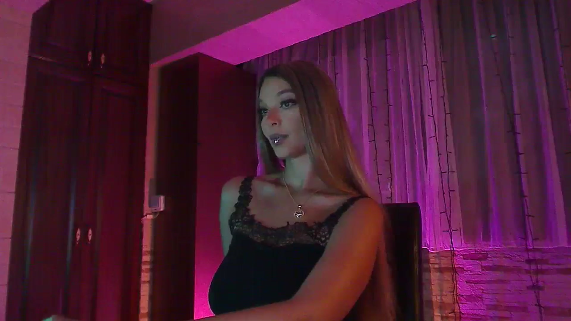 Gallery image thumbnail from No_bo_dy's myfreecams stream on, 09/17/2023, 24:00 image 12 of 20