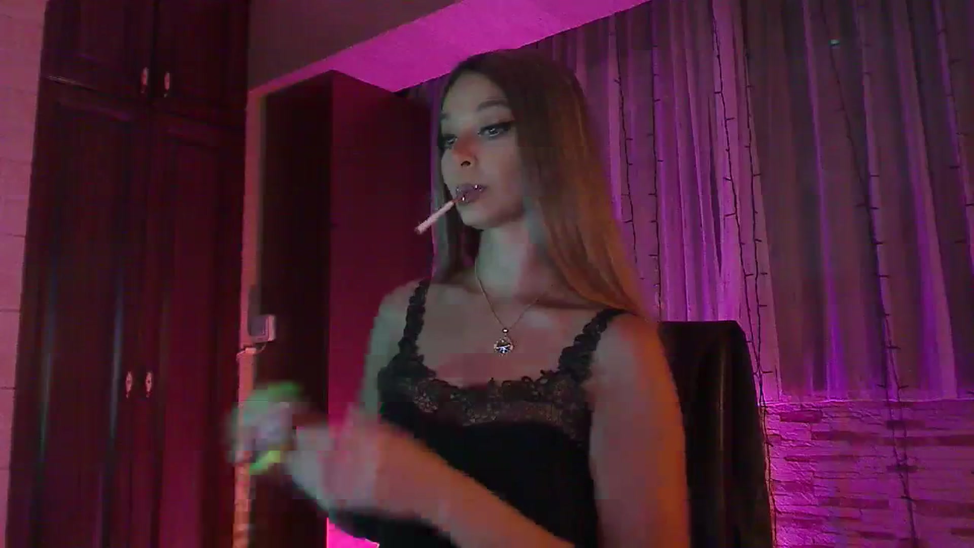 Gallery image thumbnail from No_bo_dy's myfreecams stream on, 09/17/2023, 01:26 image 3 of 20