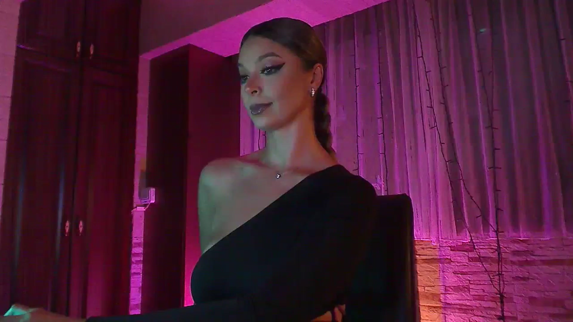 Gallery image thumbnail from No_bo_dy's myfreecams stream on, 09/24/2023, 24:02 image 1 of 20