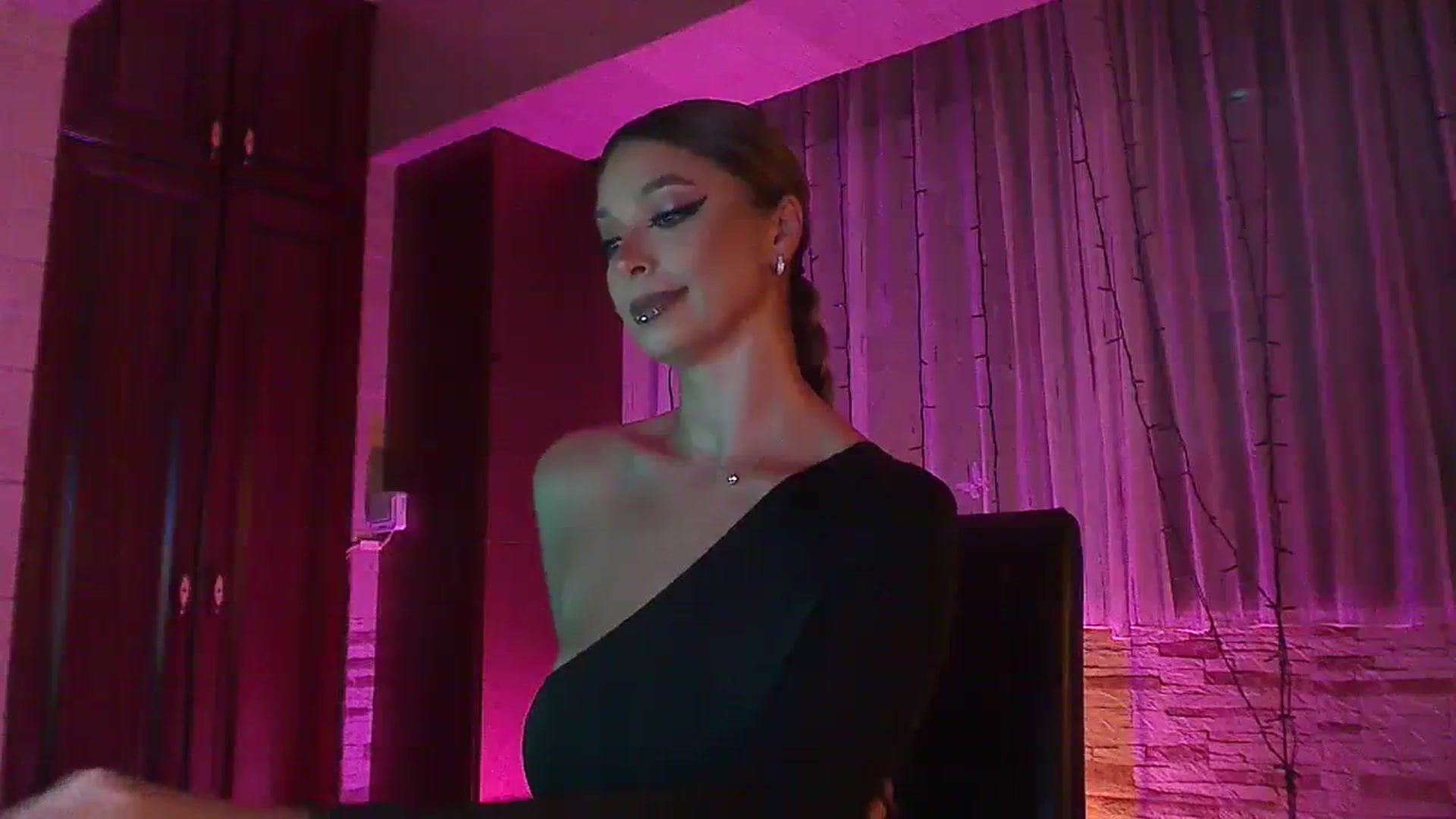 Gallery image thumbnail from No_bo_dy's myfreecams stream on, 09/24/2023, 24:02 image 12 of 20
