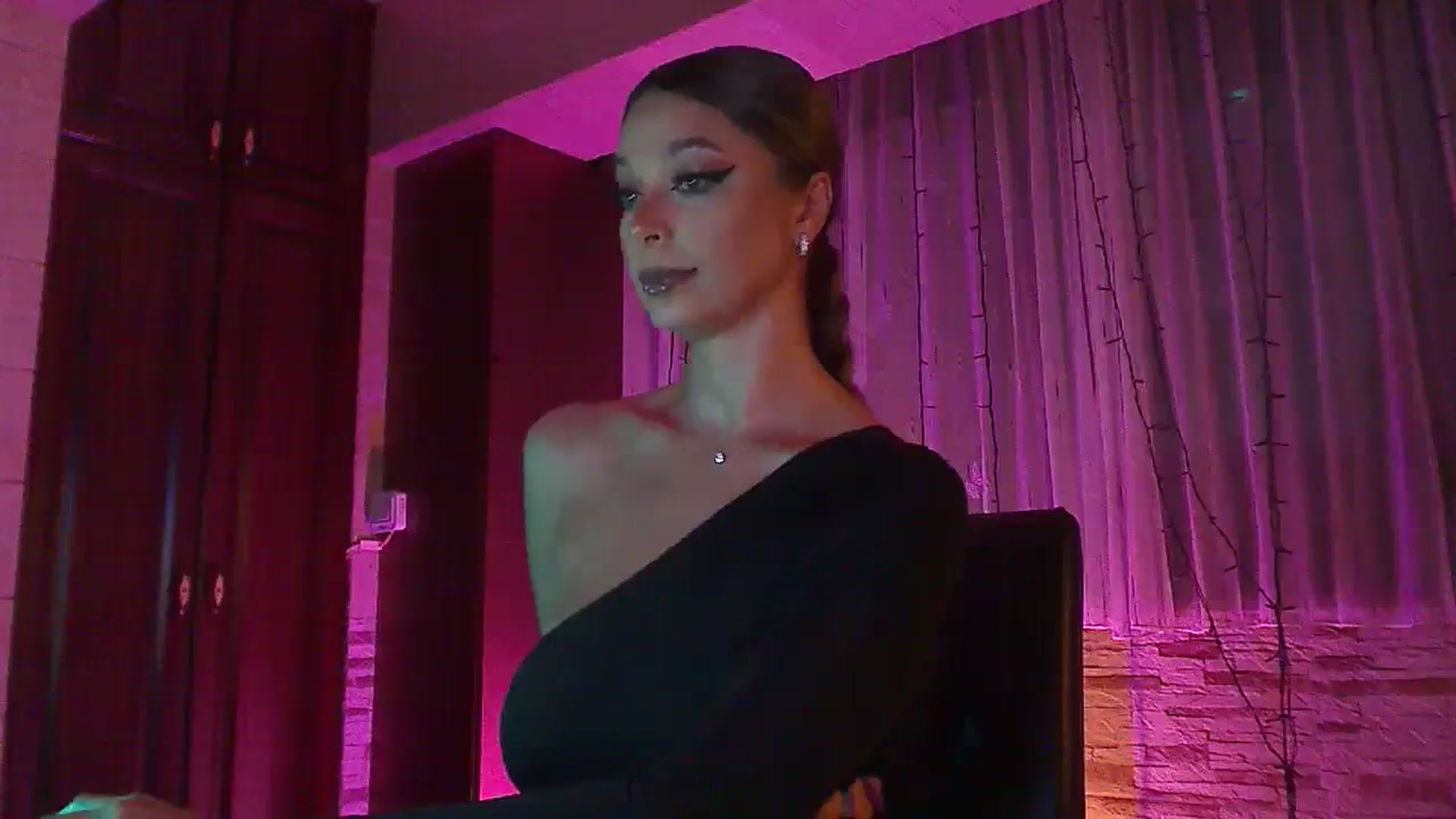 Gallery image thumbnail from No_bo_dy's myfreecams stream on, 09/24/2023, 24:02 image 13 of 20