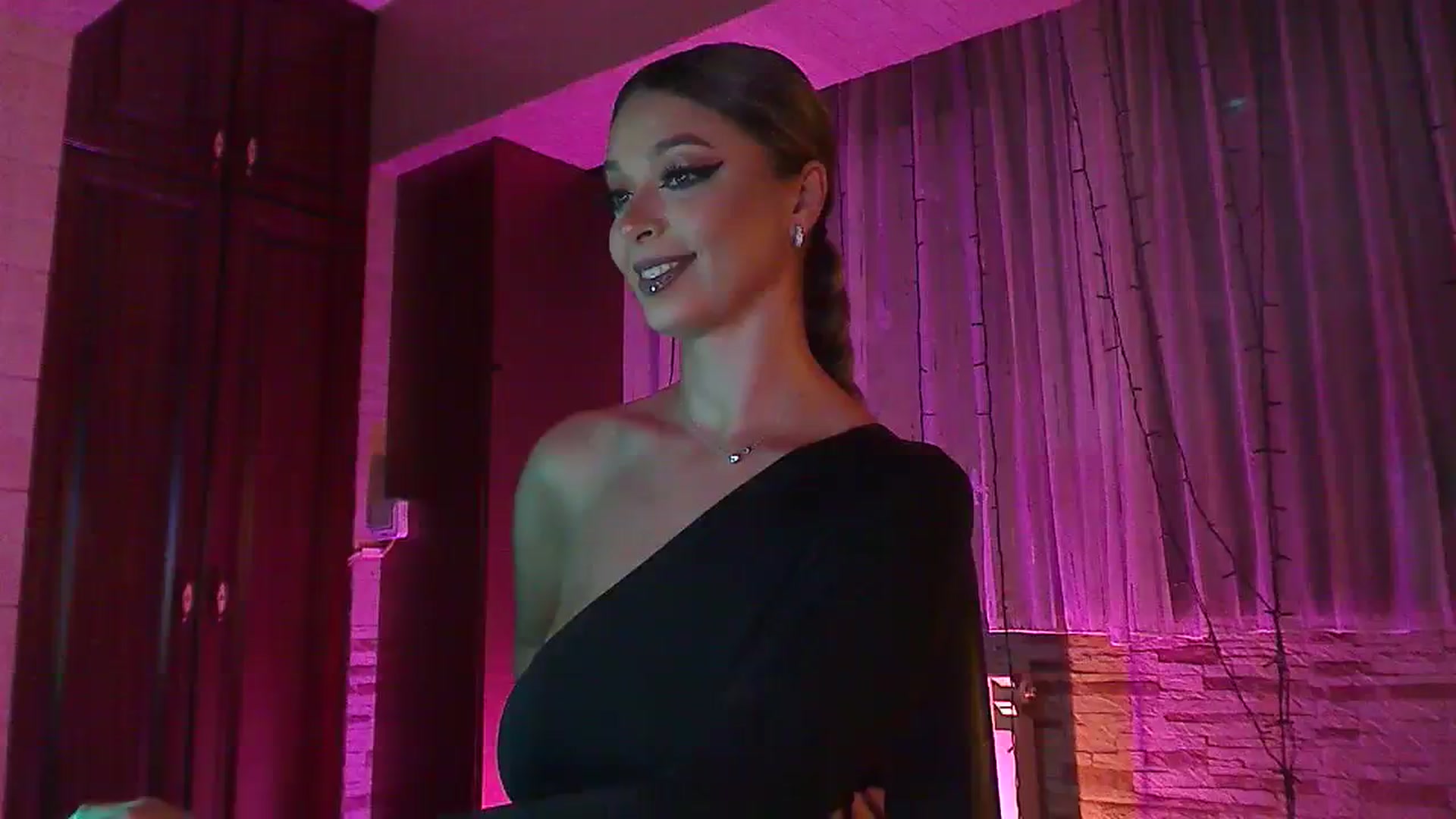 Gallery image thumbnail from No_bo_dy's myfreecams stream on, 09/24/2023, 24:02 image 6 of 20