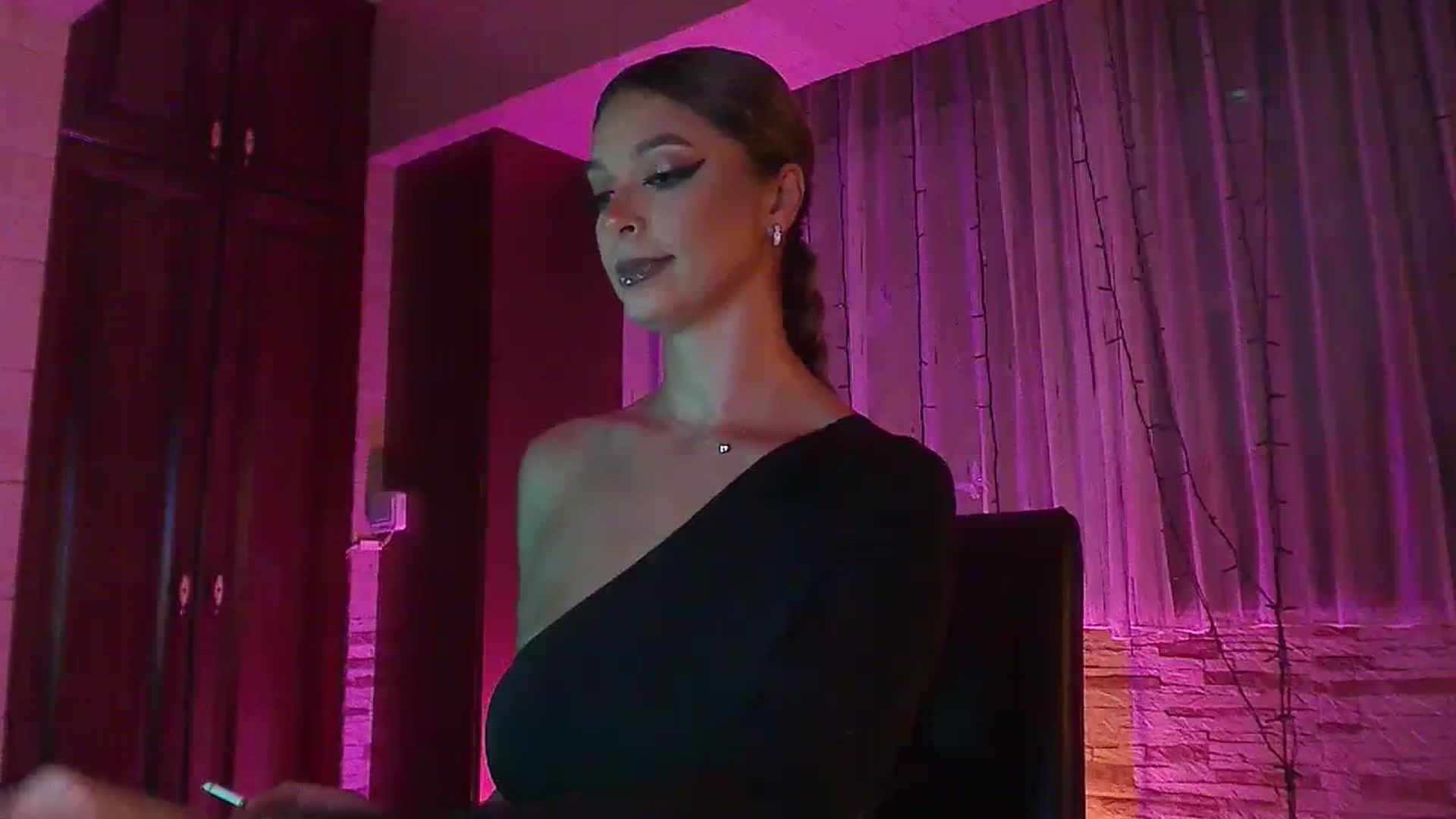 Gallery image thumbnail from No_bo_dy's myfreecams stream on, 09/24/2023, 24:02 image 14 of 20
