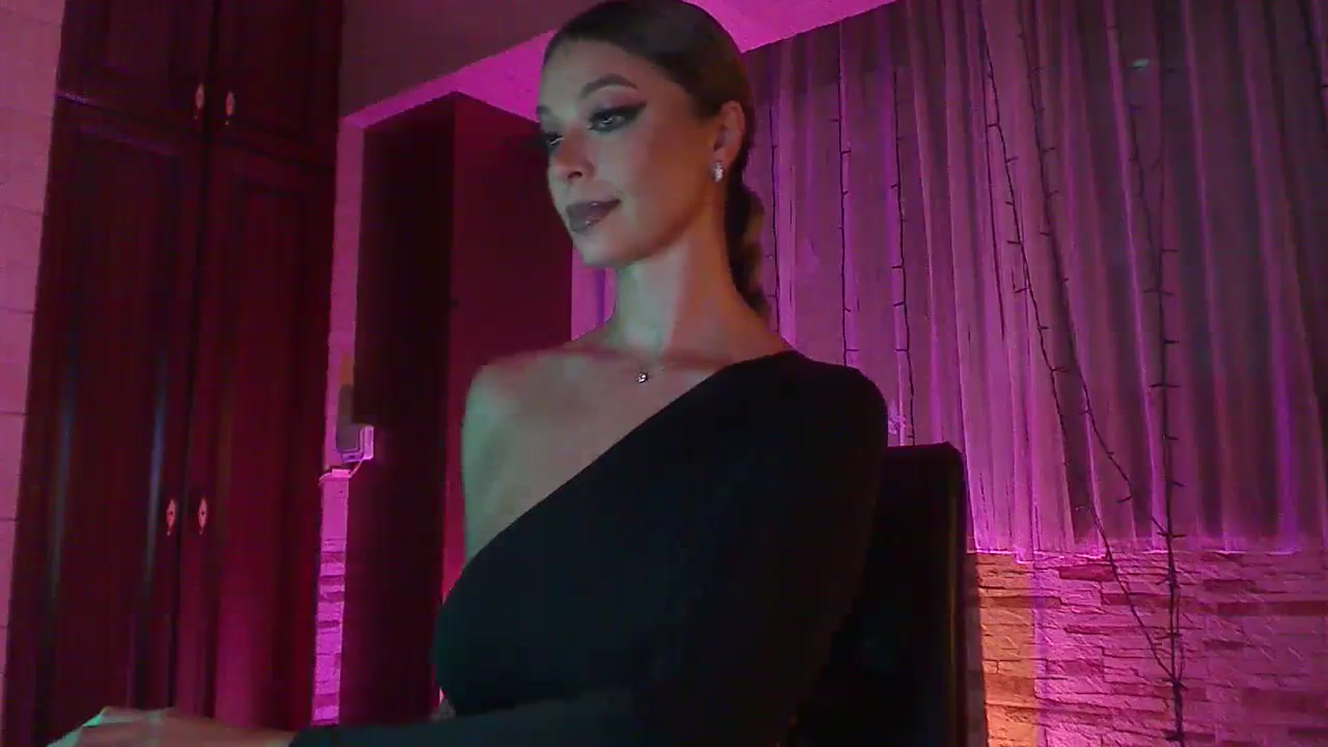Gallery image thumbnail from No_bo_dy's myfreecams stream on, 09/24/2023, 02:24 image 4 of 20