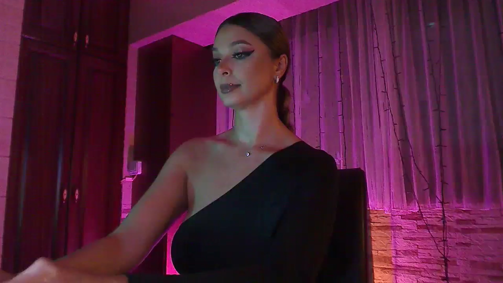 Gallery image thumbnail from No_bo_dy's myfreecams stream on, 09/24/2023, 02:24 image 1 of 20