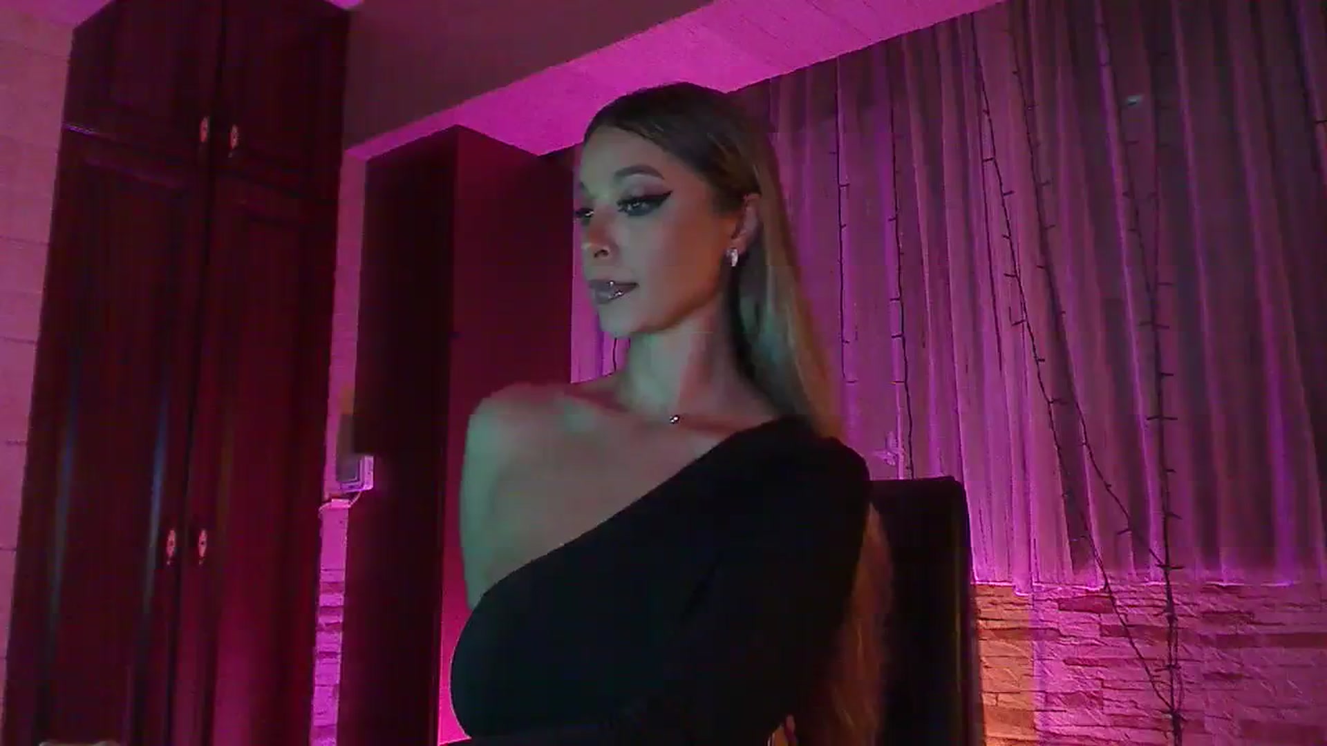 Gallery image thumbnail from No_bo_dy's myfreecams stream on, 09/24/2023, 02:24 image 19 of 20
