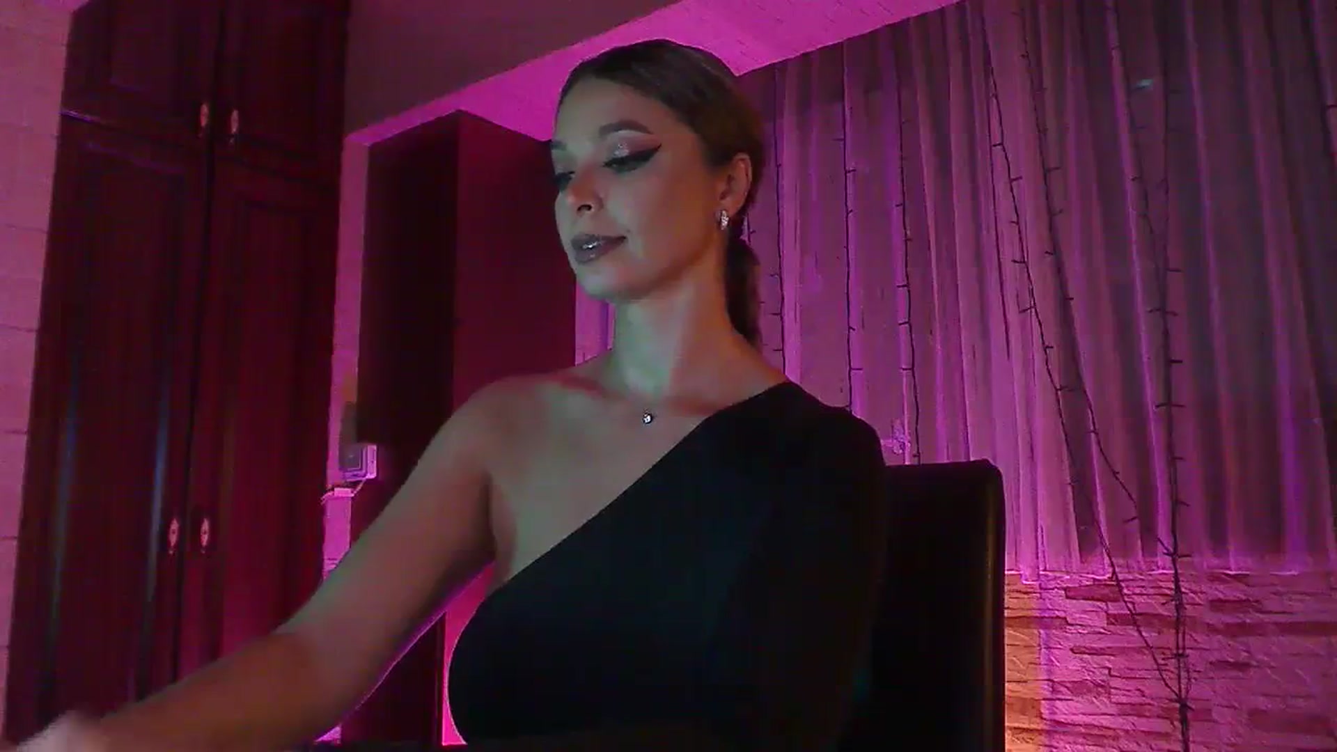 Gallery image thumbnail from No_bo_dy's myfreecams stream on, 09/24/2023, 02:49 image 9 of 20