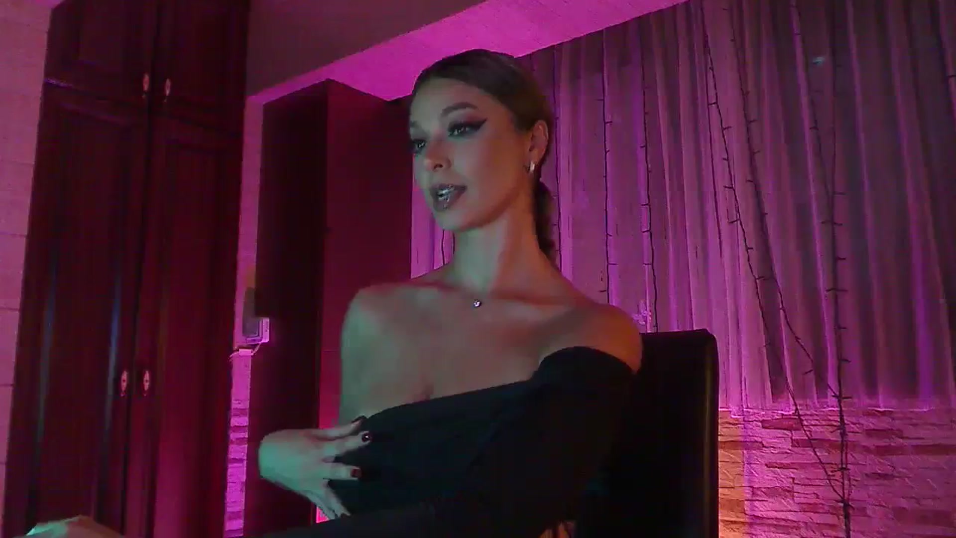 Gallery image thumbnail from No_bo_dy's myfreecams stream on, 09/24/2023, 02:49 image 13 of 20
