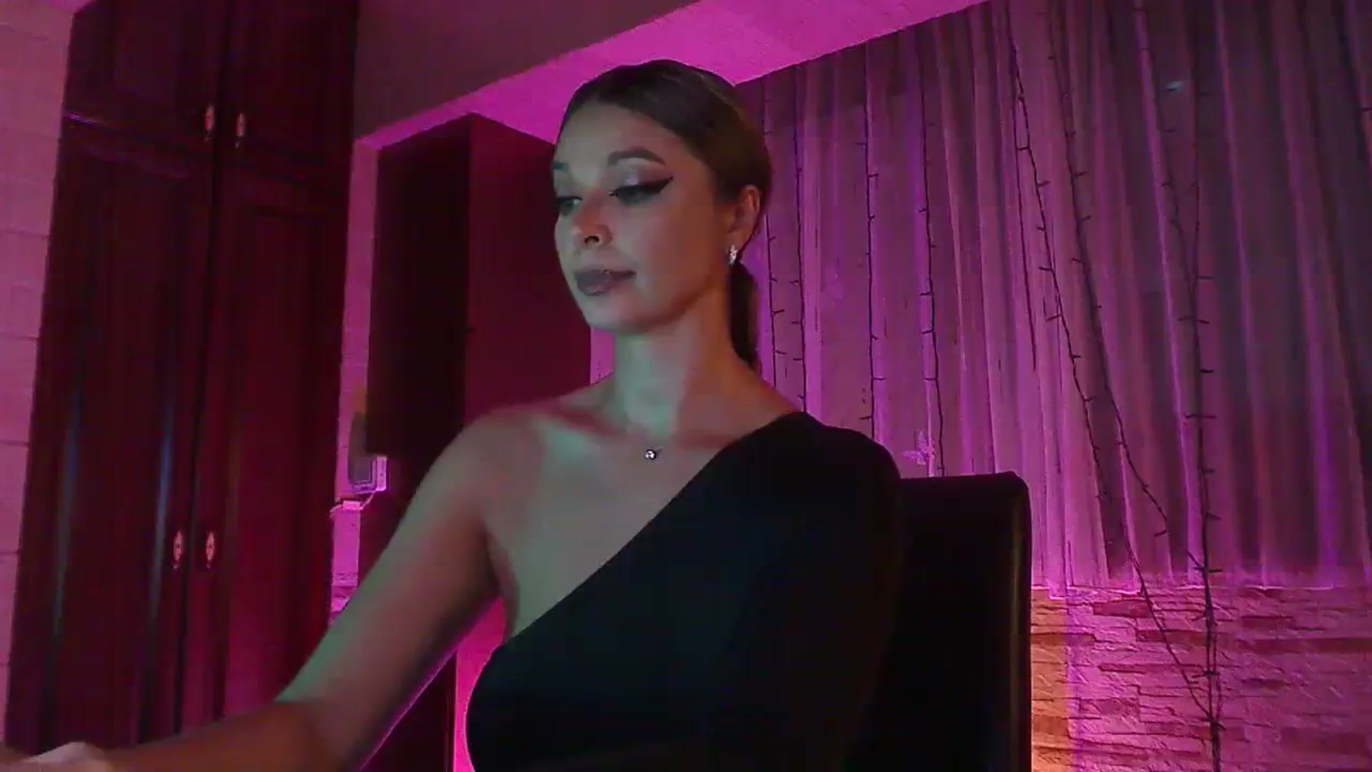 Gallery image thumbnail from No_bo_dy's myfreecams stream on, 09/24/2023, 02:49 image 20 of 20