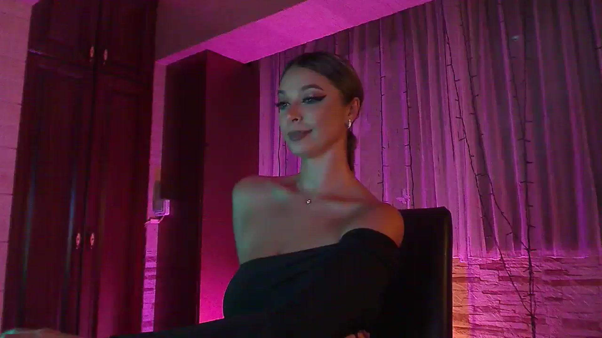 Gallery image thumbnail from No_bo_dy's myfreecams stream on, 09/24/2023, 02:49 image 15 of 20