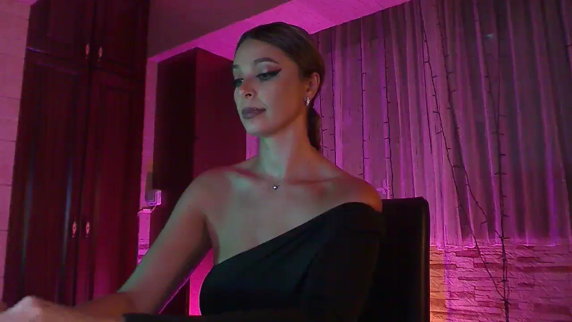 Gallery image thumbnail from No_bo_dy's myfreecams stream on, 09/24/2023, 02:49 image 18 of 20