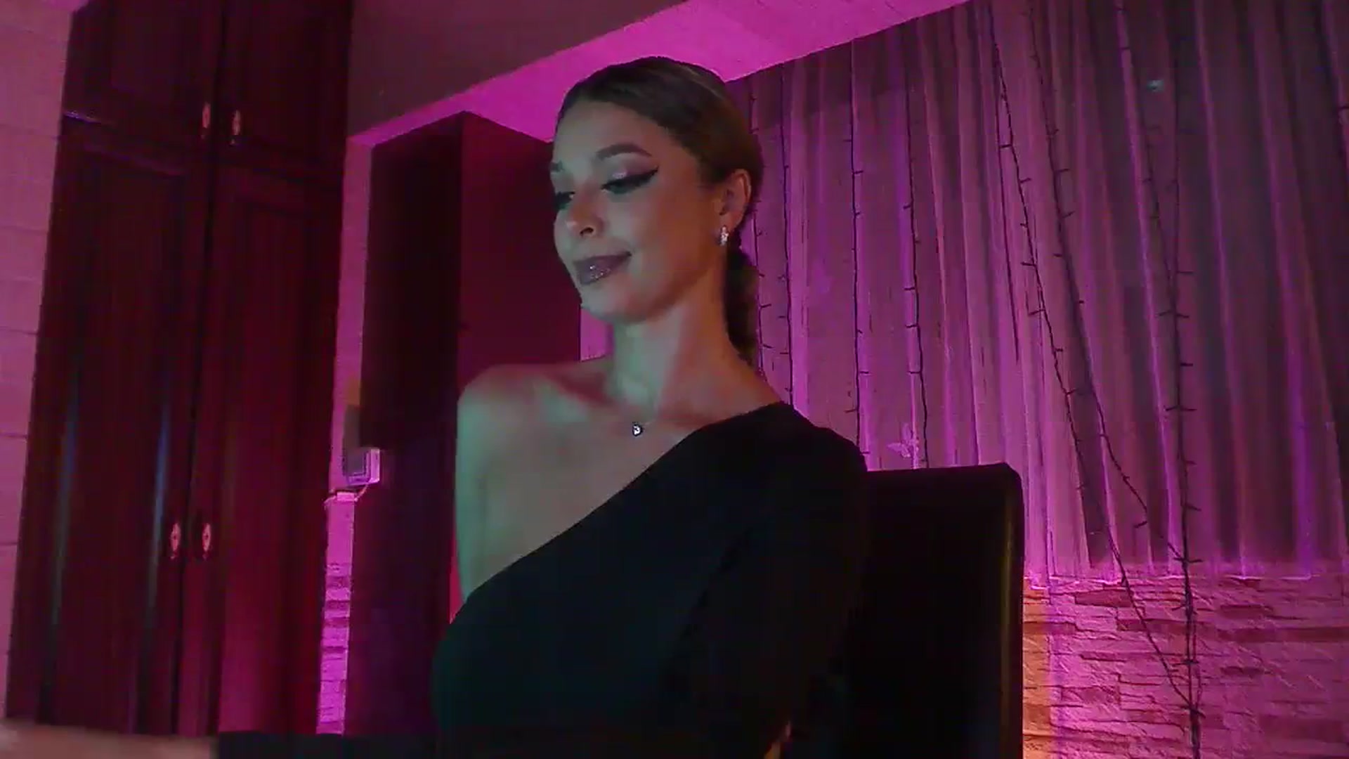 Gallery image thumbnail from No_bo_dy's myfreecams stream on, 09/24/2023, 02:49 image 6 of 20