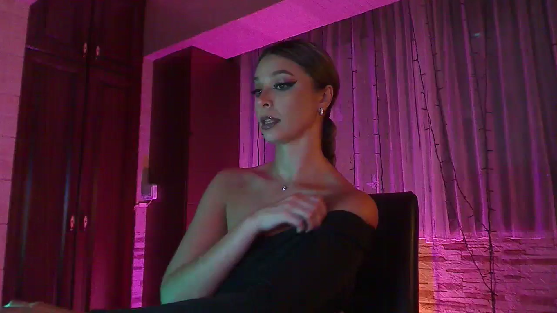 Gallery image thumbnail from No_bo_dy's myfreecams stream on, 09/24/2023, 02:49 image 19 of 20
