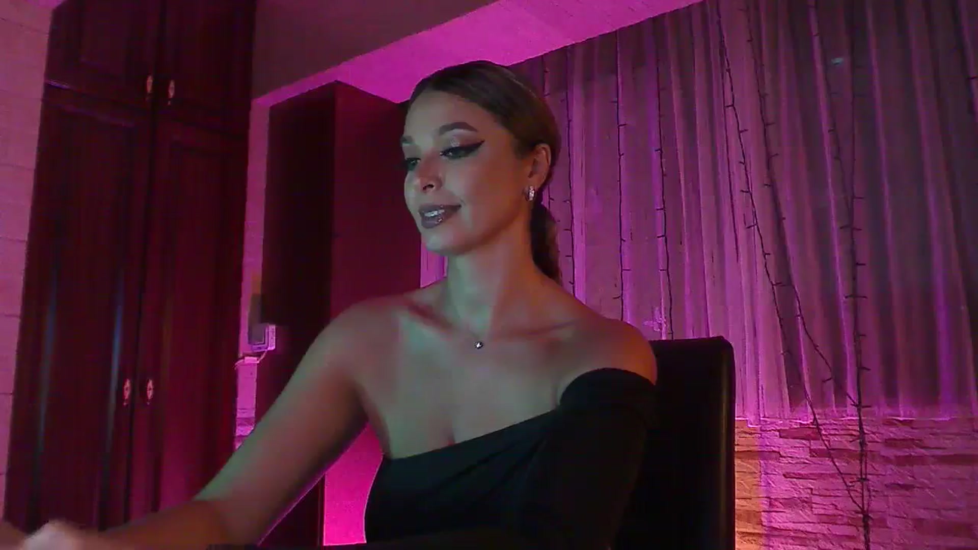 Gallery image thumbnail from No_bo_dy's myfreecams stream on, 09/24/2023, 02:49 image 14 of 20