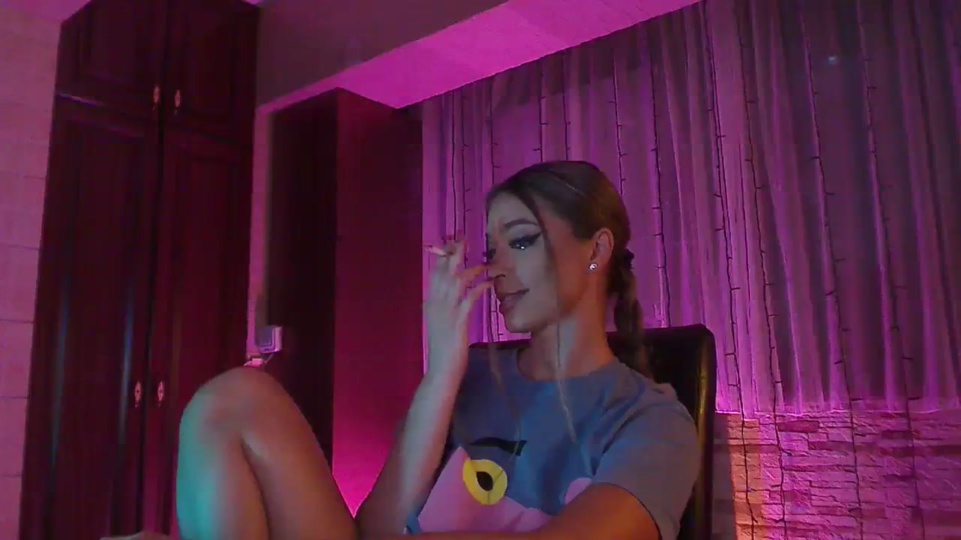 Gallery image thumbnail from No_bo_dy's myfreecams stream on, 09/27/2023, 01:26 image 10 of 20