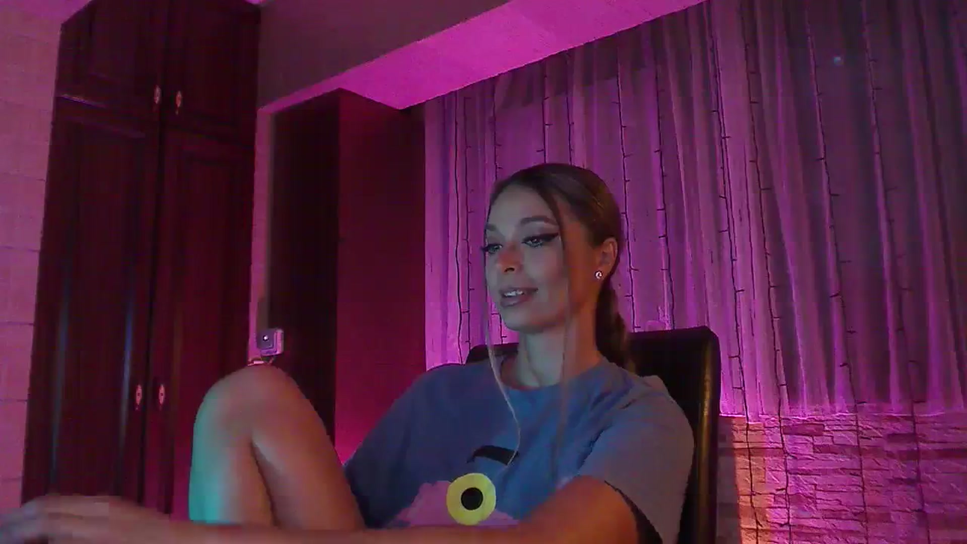 Gallery image thumbnail from No_bo_dy's myfreecams stream on, 09/27/2023, 01:26 image 17 of 20