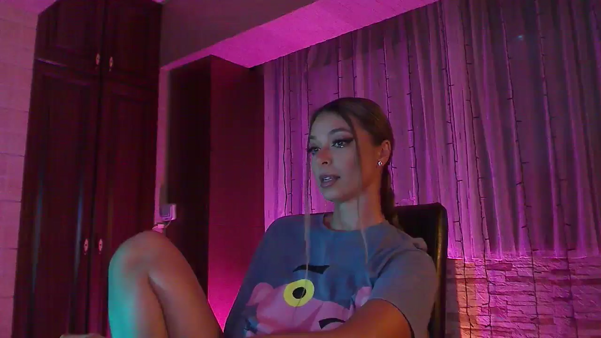 Gallery image thumbnail from No_bo_dy's myfreecams stream on, 09/27/2023, 01:26 image 3 of 20