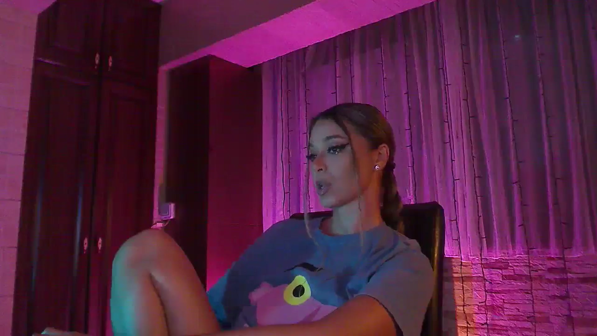 Gallery image thumbnail from No_bo_dy's myfreecams stream on, 09/27/2023, 01:26 image 20 of 20
