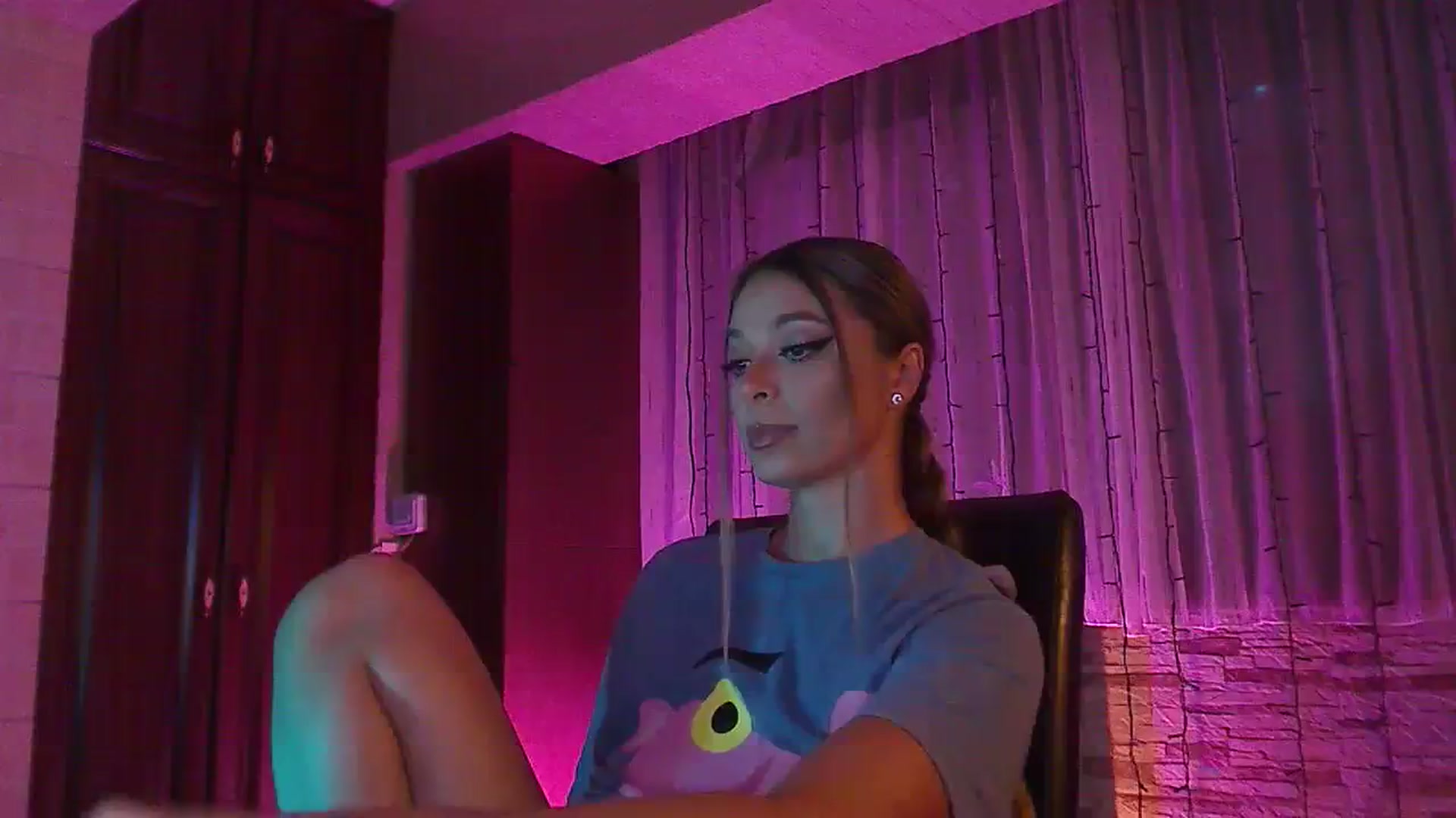 Gallery image thumbnail from No_bo_dy's myfreecams stream on, 09/27/2023, 01:26 image 1 of 20