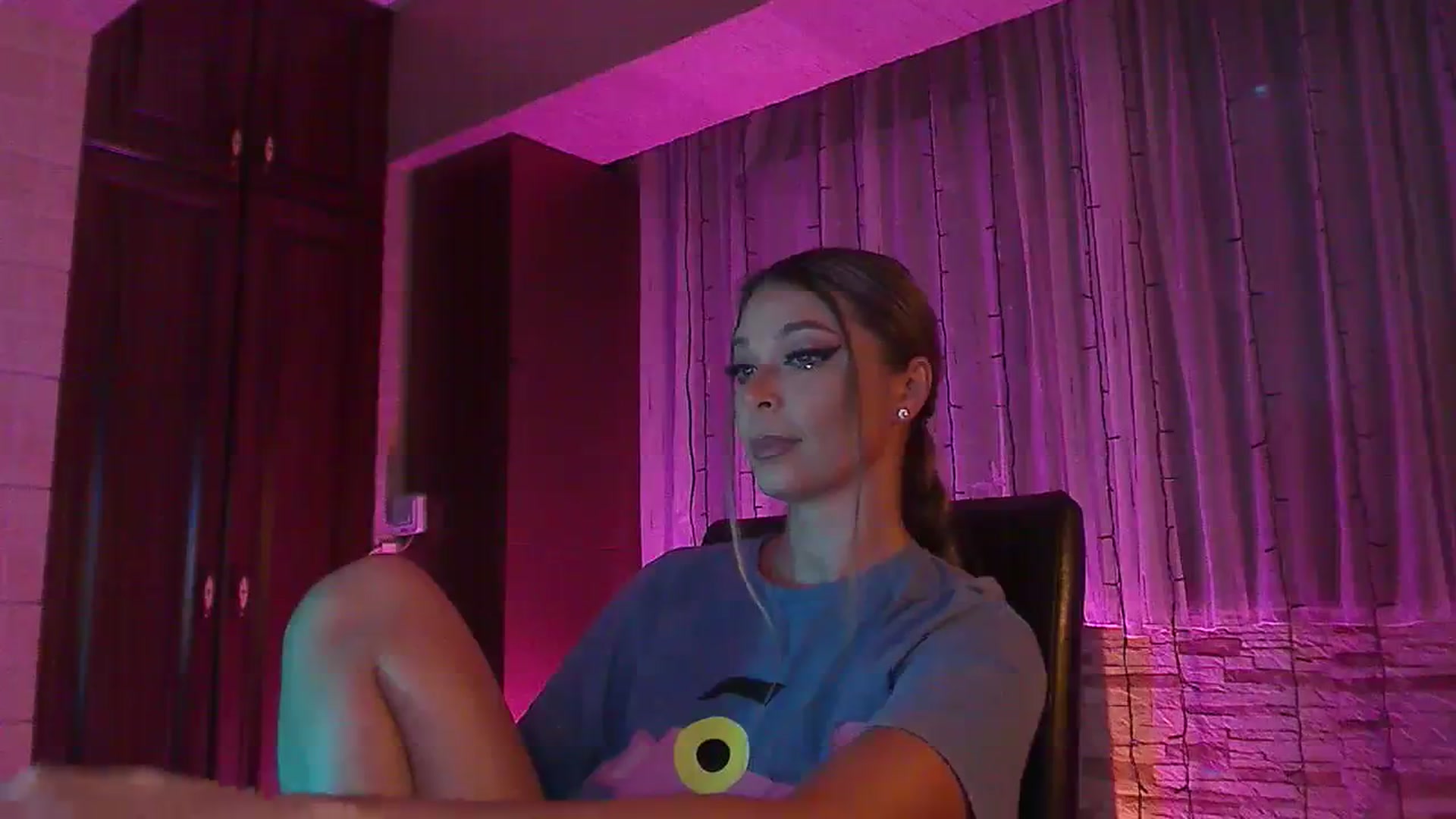 Gallery image thumbnail from No_bo_dy's myfreecams stream on, 09/27/2023, 01:26 image 19 of 20