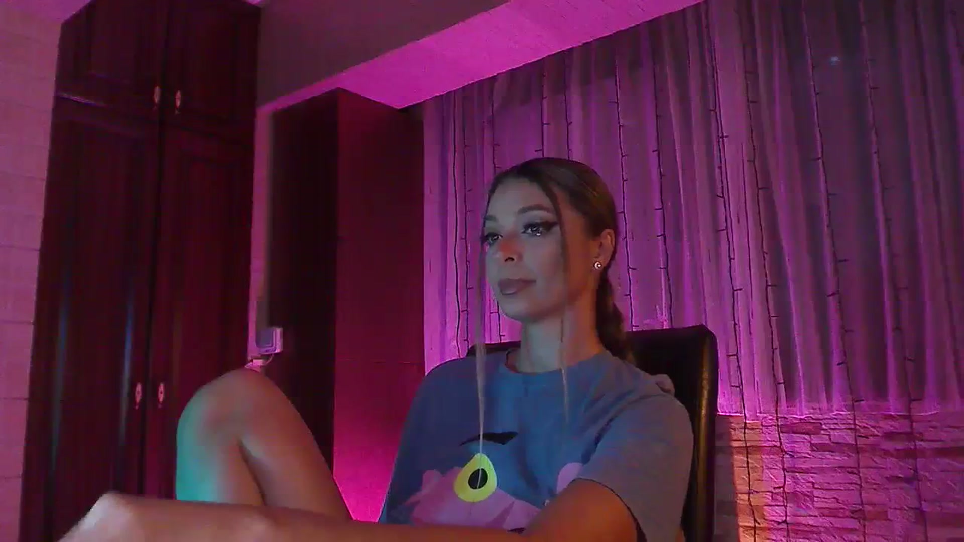 Gallery image thumbnail from No_bo_dy's myfreecams stream on, 09/27/2023, 01:26 image 2 of 20
