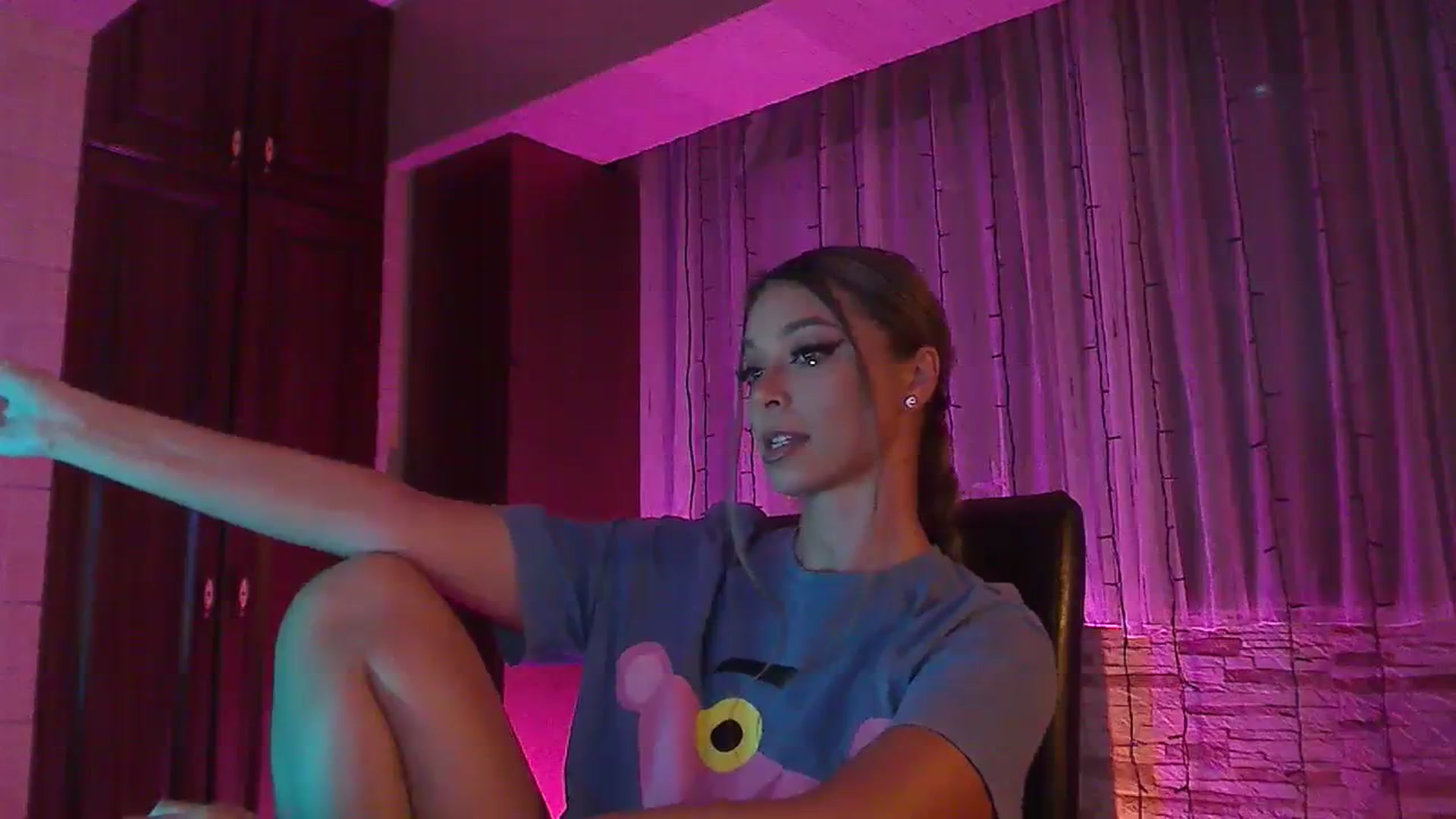Gallery image thumbnail from No_bo_dy's myfreecams stream on, 09/27/2023, 01:26 image 11 of 20