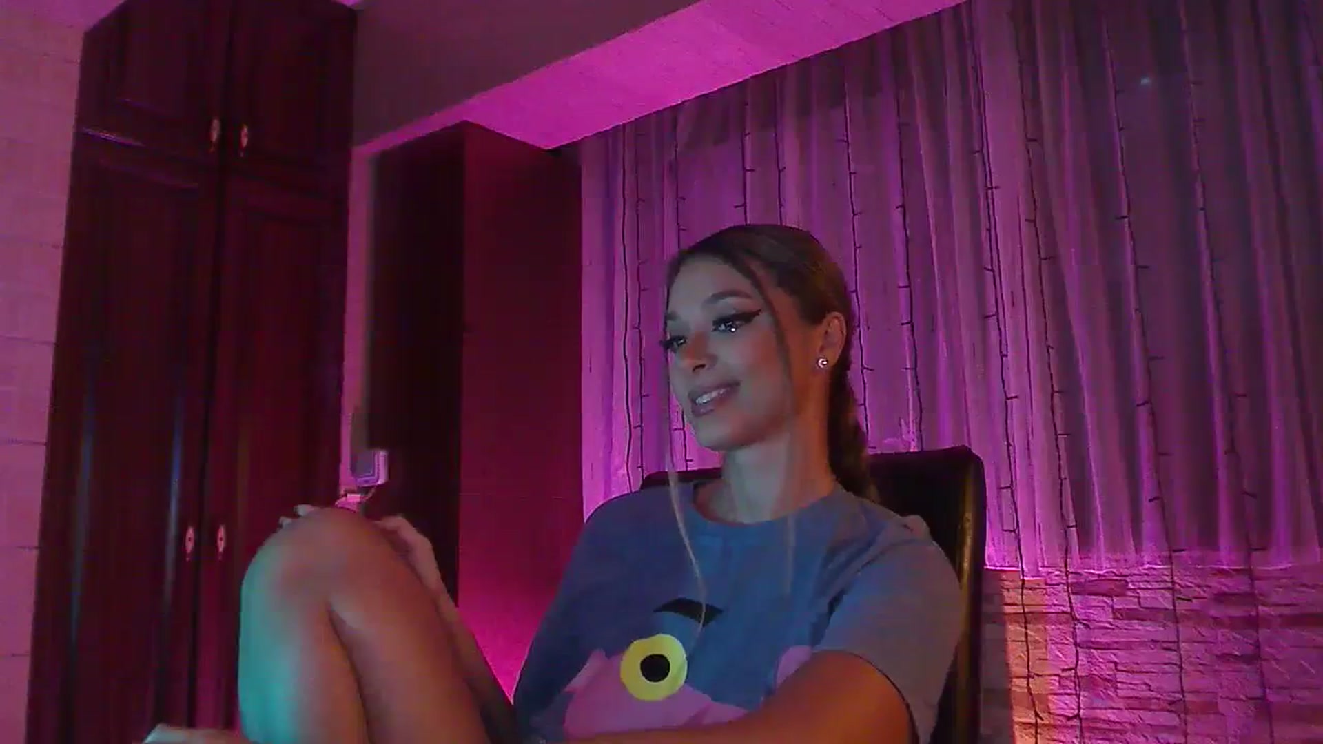 Gallery image thumbnail from No_bo_dy's myfreecams stream on, 09/27/2023, 01:26 image 9 of 20
