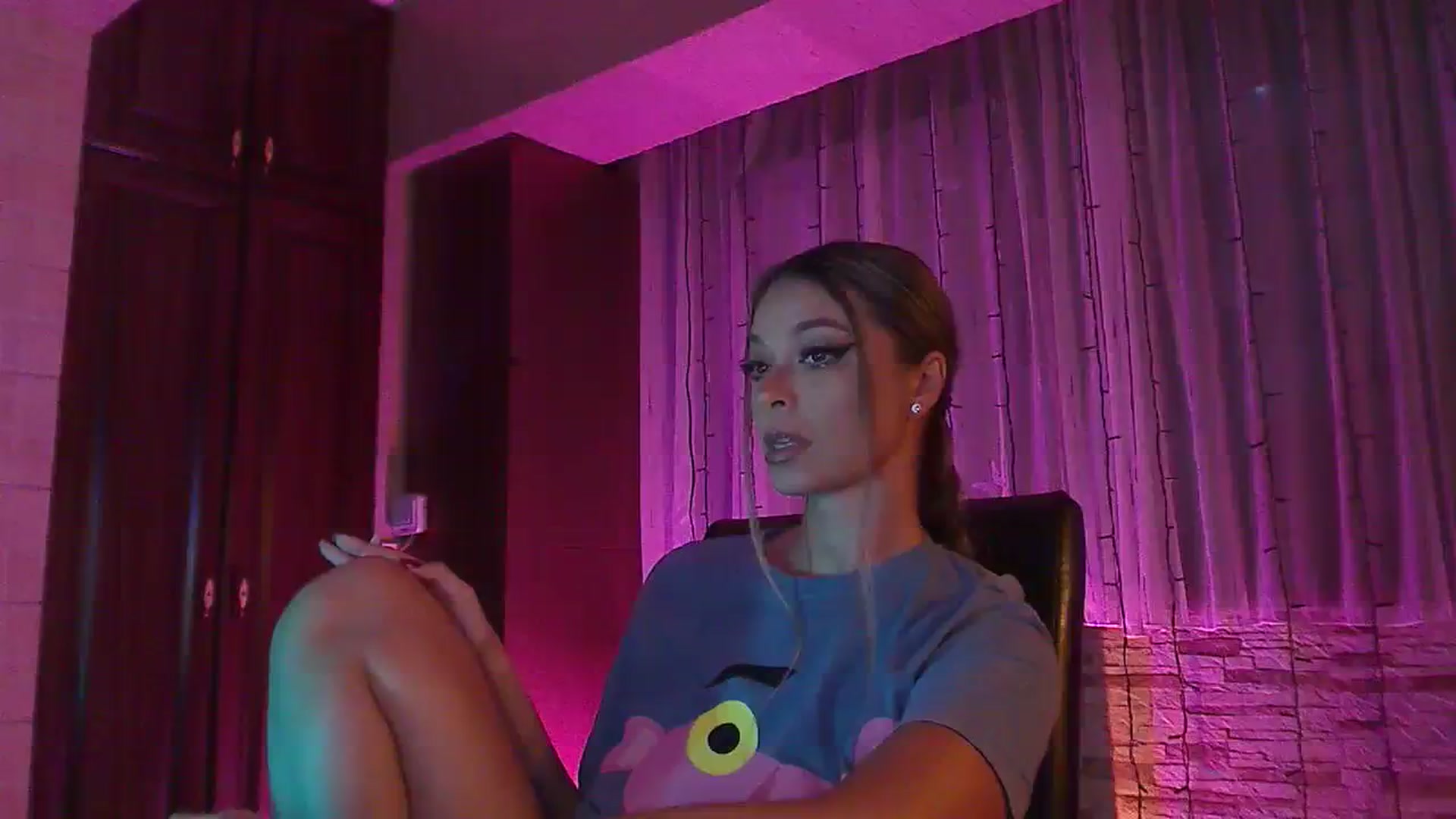 Gallery image thumbnail from No_bo_dy's myfreecams stream on, 09/27/2023, 01:26 image 7 of 20