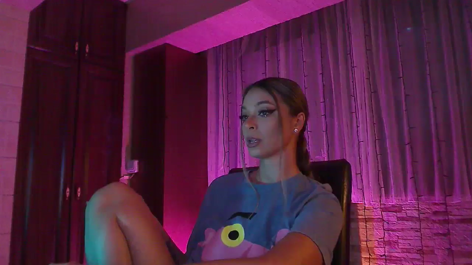 Gallery image thumbnail from No_bo_dy's myfreecams stream on, 09/27/2023, 01:26 image 5 of 20