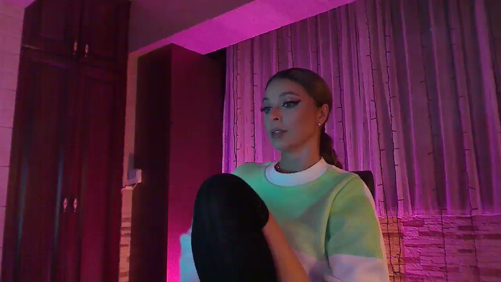 Gallery image thumbnail from No_bo_dy's myfreecams stream on, 10/10/2023, 01:57 image 4 of 20