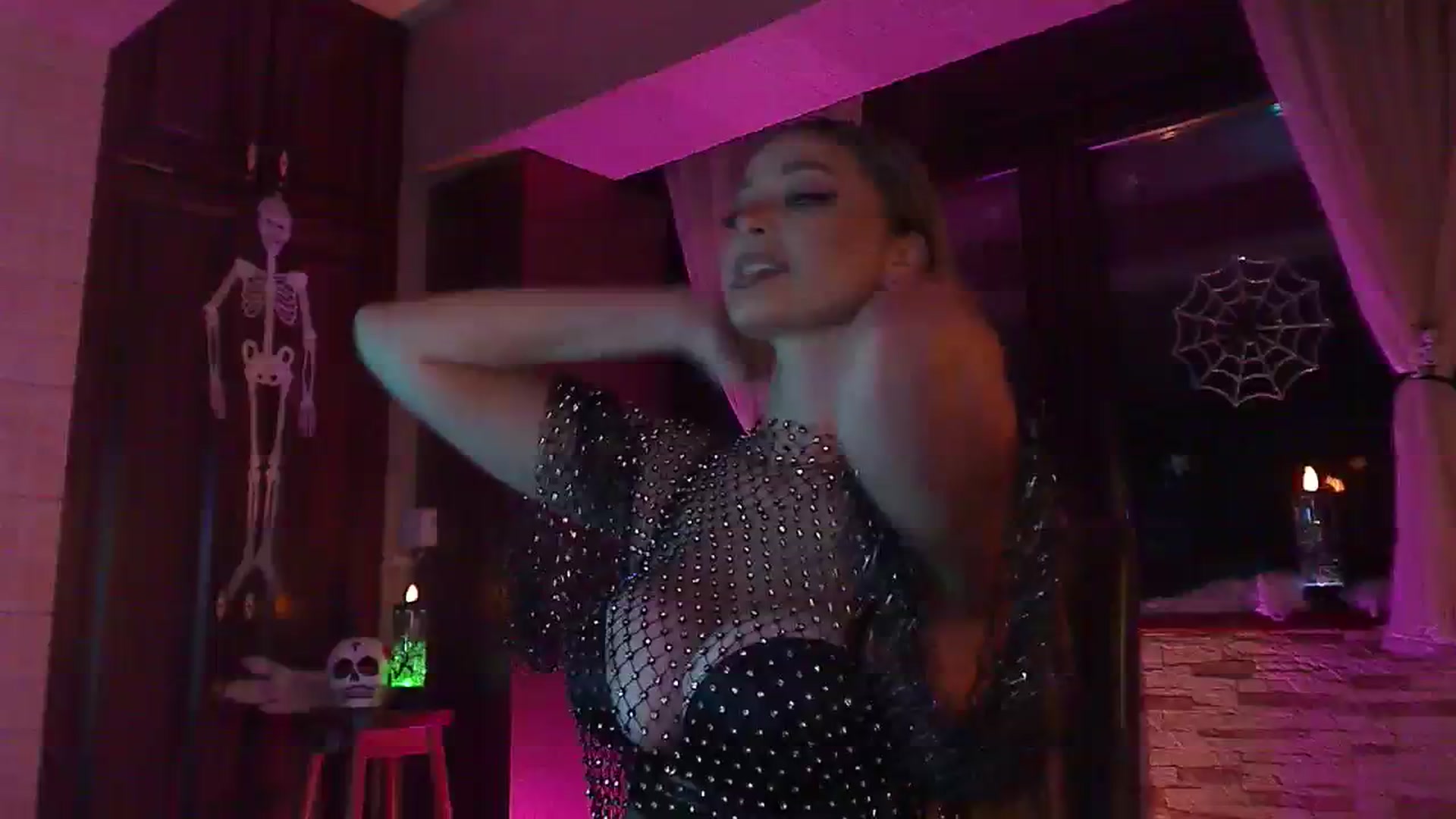 Gallery image thumbnail from No_bo_dy's myfreecams stream on, 10/18/2023, 24:58 image 1 of 20
