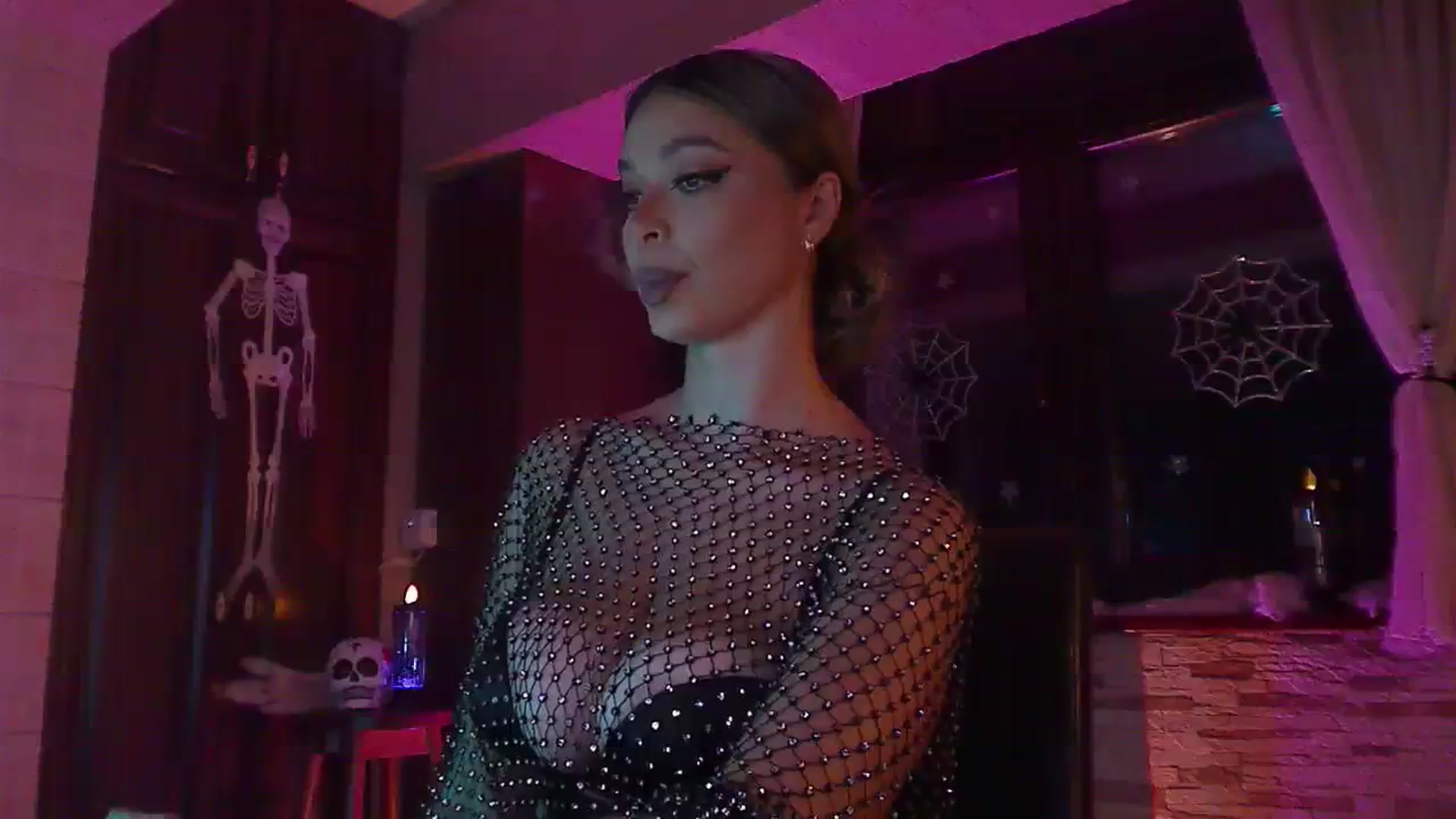 Gallery image thumbnail from No_bo_dy's myfreecams stream on, 10/18/2023, 24:58 image 16 of 20