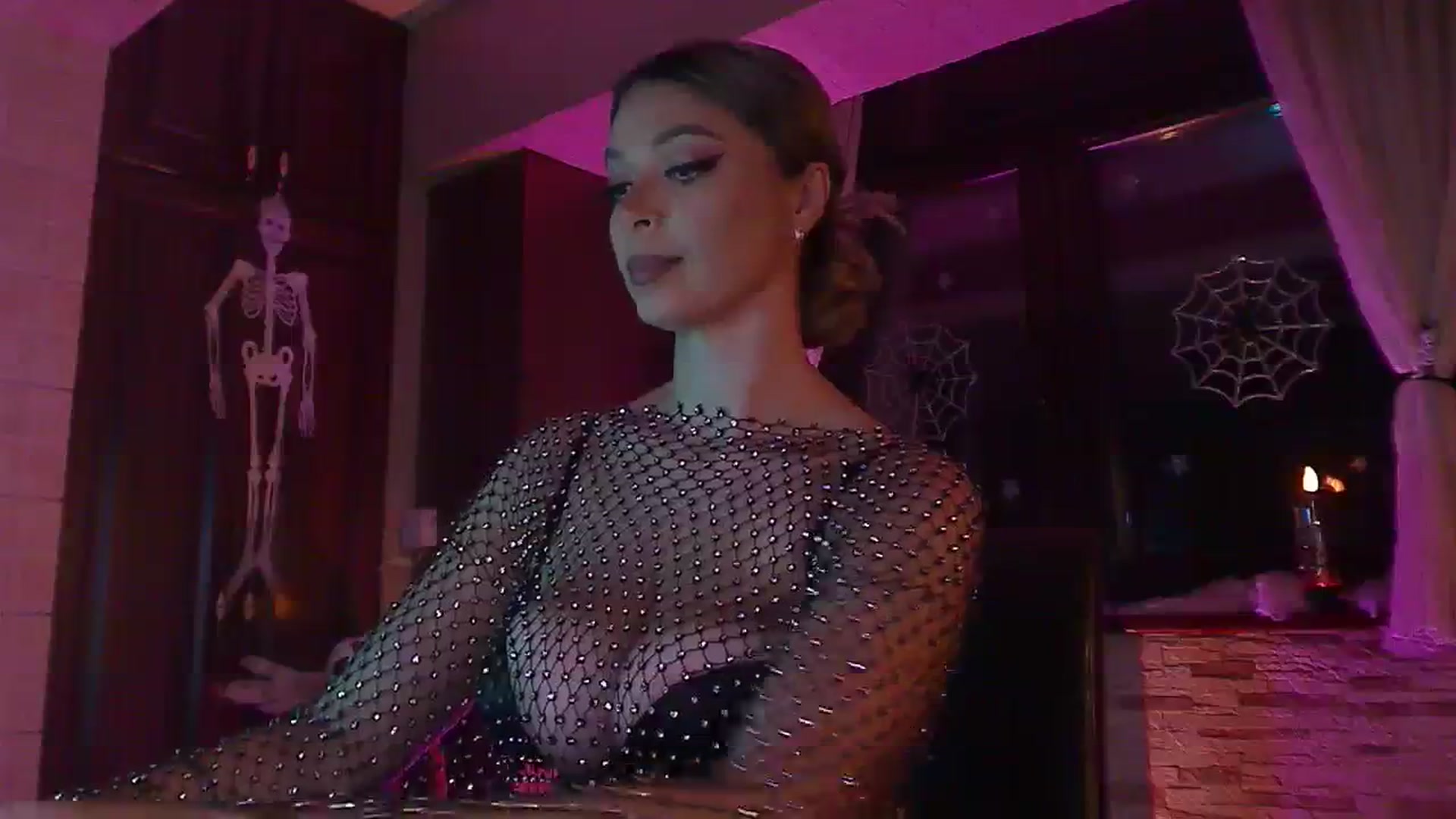 Gallery image thumbnail from No_bo_dy's myfreecams stream on, 10/18/2023, 24:58 image 3 of 20