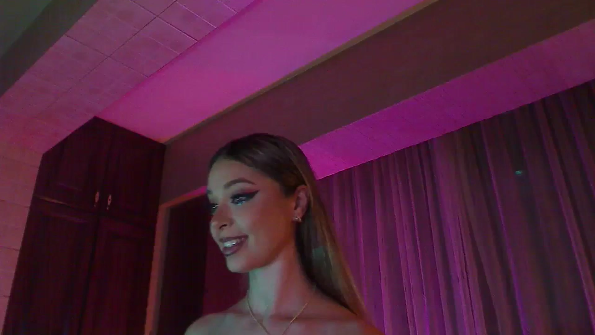 Gallery image thumbnail from No_bo_dy's myfreecams stream on, 11/05/2023, 24:11 image 1 of 20