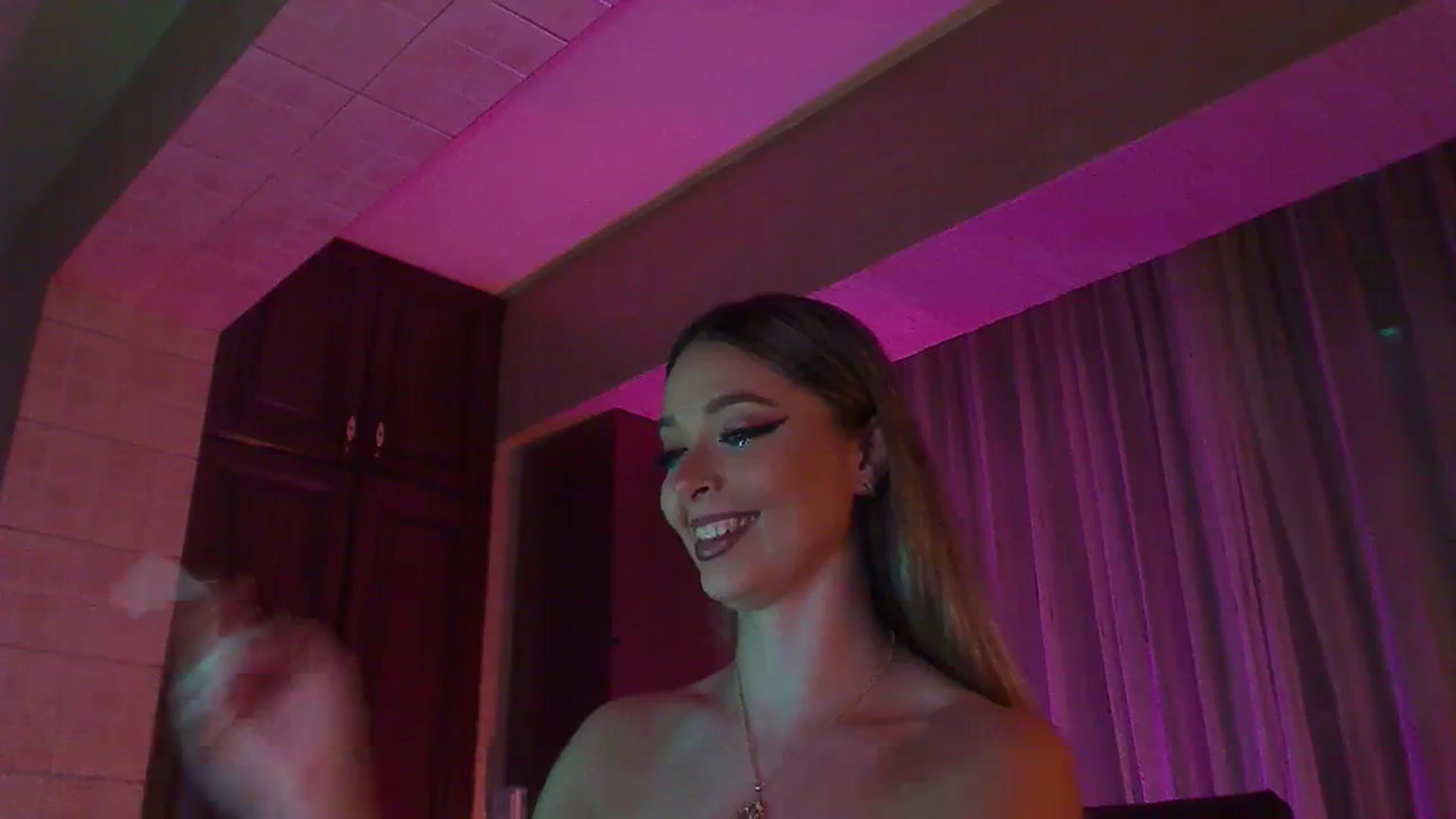 Gallery image thumbnail from No_bo_dy's myfreecams stream on, 11/05/2023, 24:11 image 7 of 20