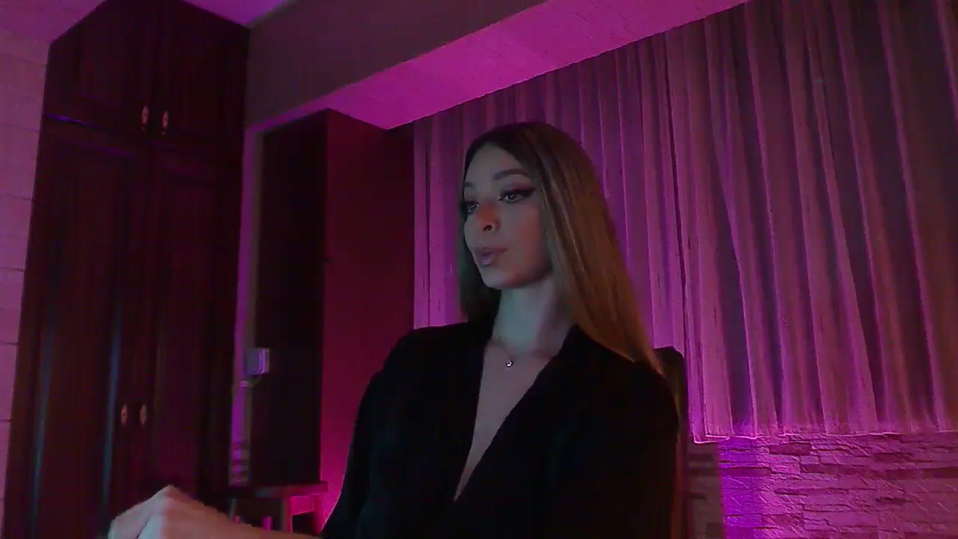 Gallery image thumbnail from No_bo_dy's myfreecams stream on, 11/09/2023, 01:11 image 12 of 20