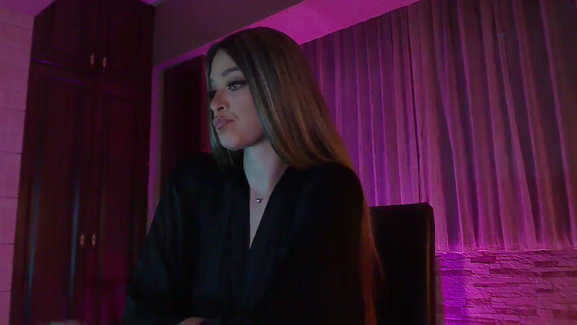 Gallery image thumbnail from No_bo_dy's myfreecams stream on, 11/09/2023, 01:11 image 16 of 20
