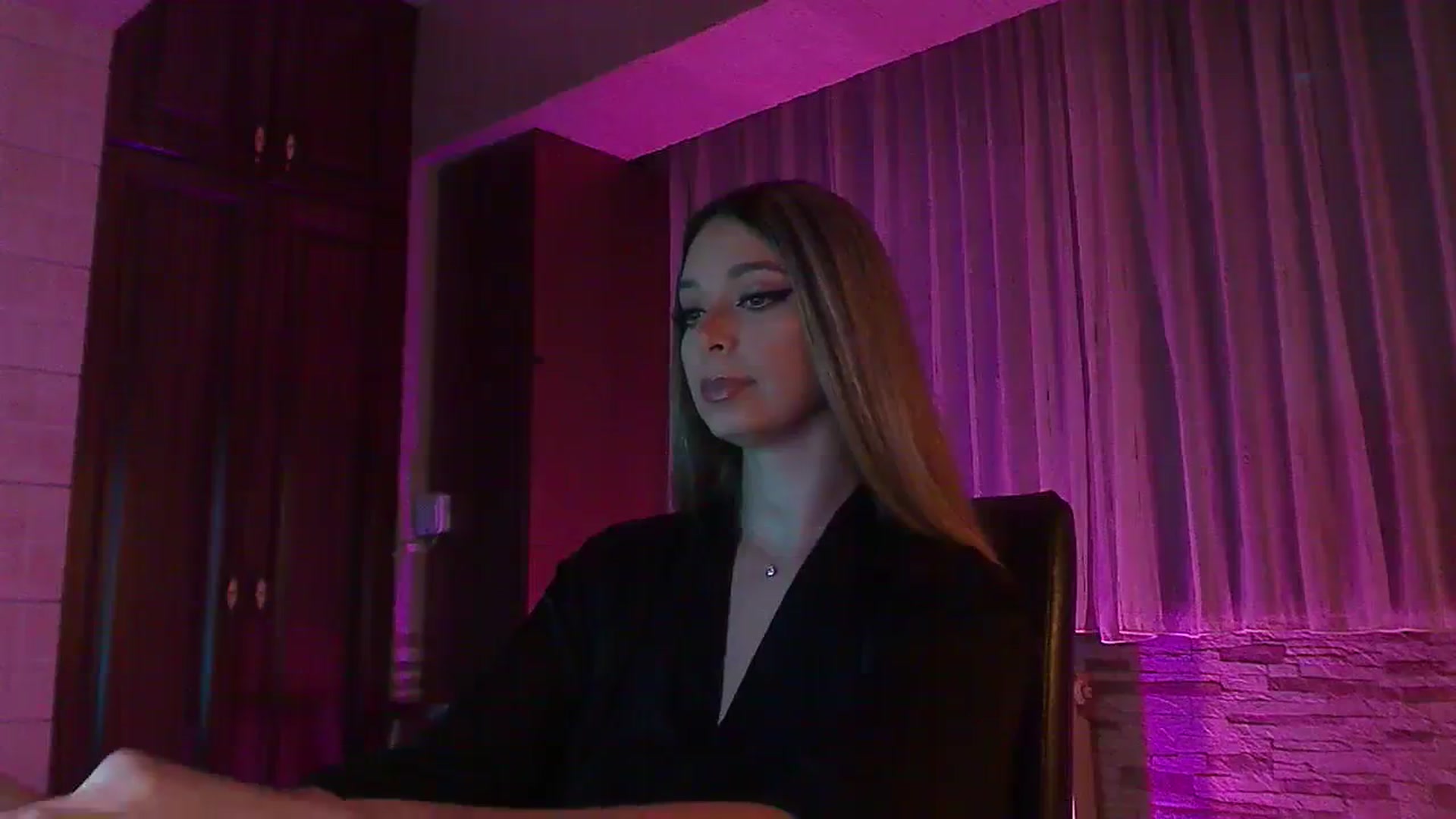 Gallery image thumbnail from No_bo_dy's myfreecams stream on, 11/09/2023, 01:11 image 7 of 20