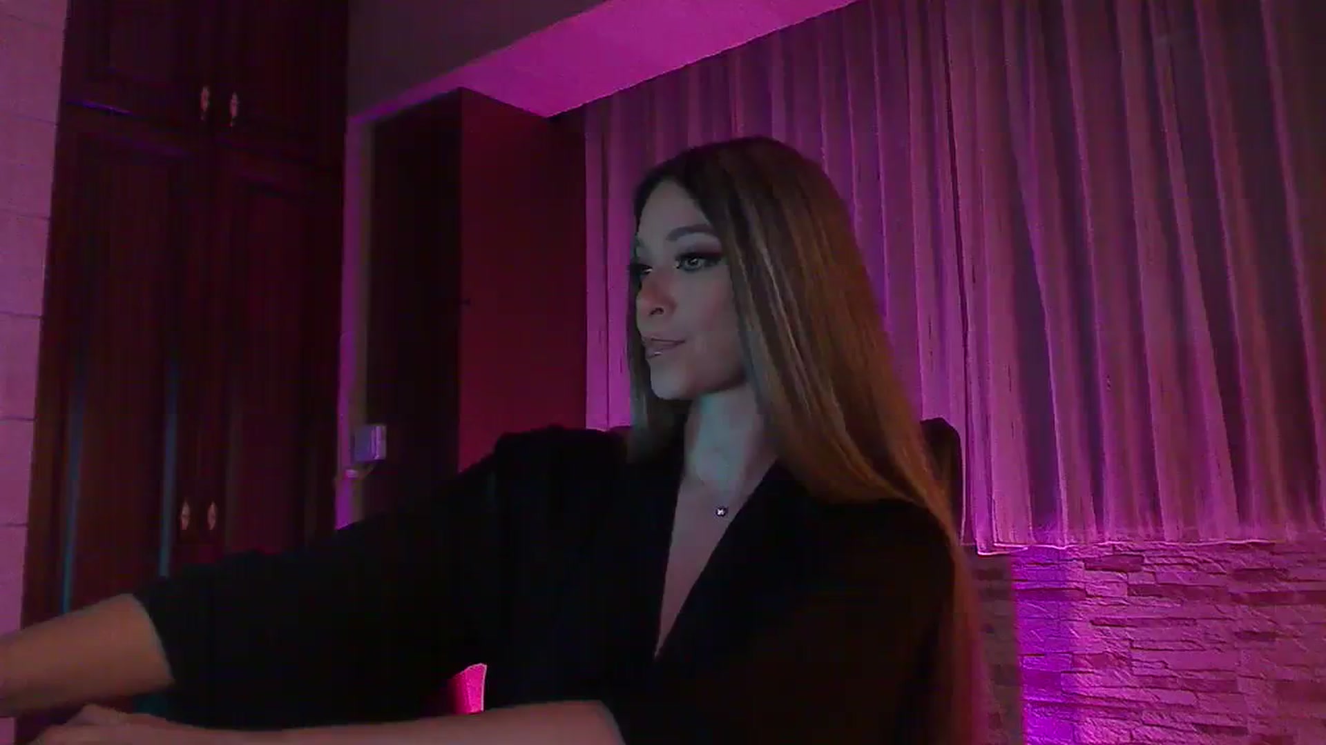 Gallery image thumbnail from No_bo_dy's myfreecams stream on, 11/09/2023, 01:11 image 18 of 20