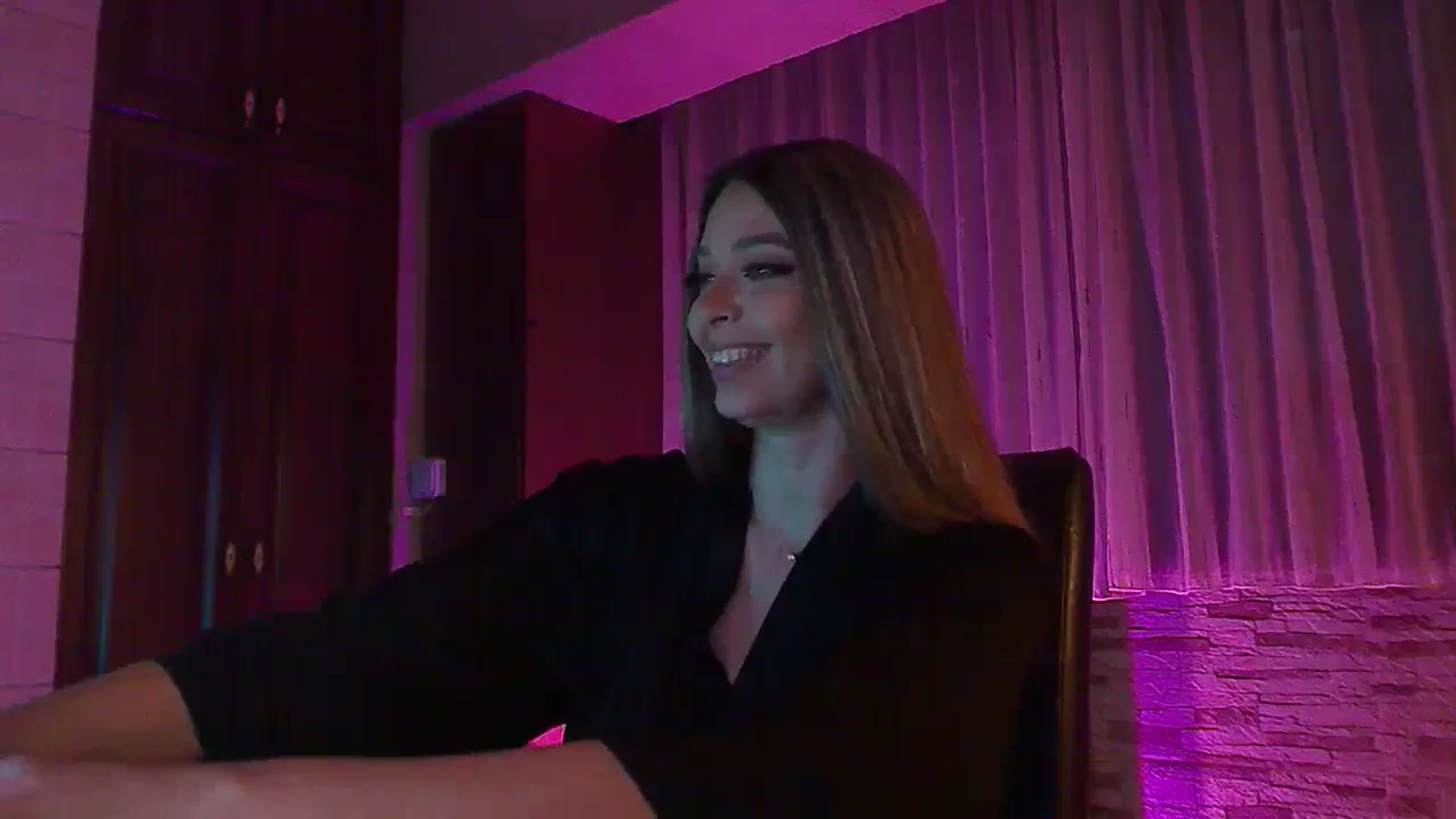 Gallery image thumbnail from No_bo_dy's myfreecams stream on, 11/09/2023, 01:57 image 17 of 20
